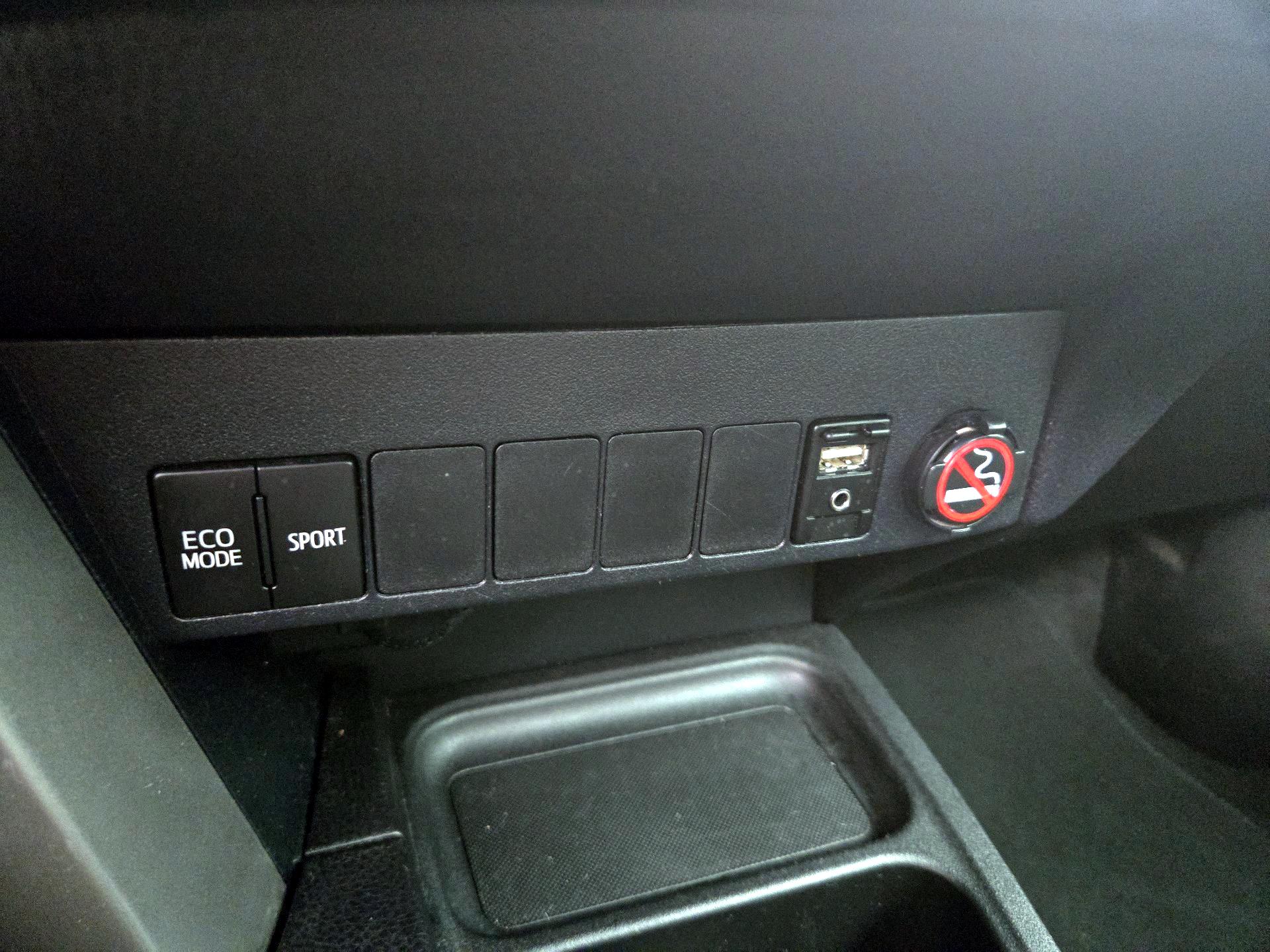 Thumbnail: 2016 Toyota RAV4 - 18