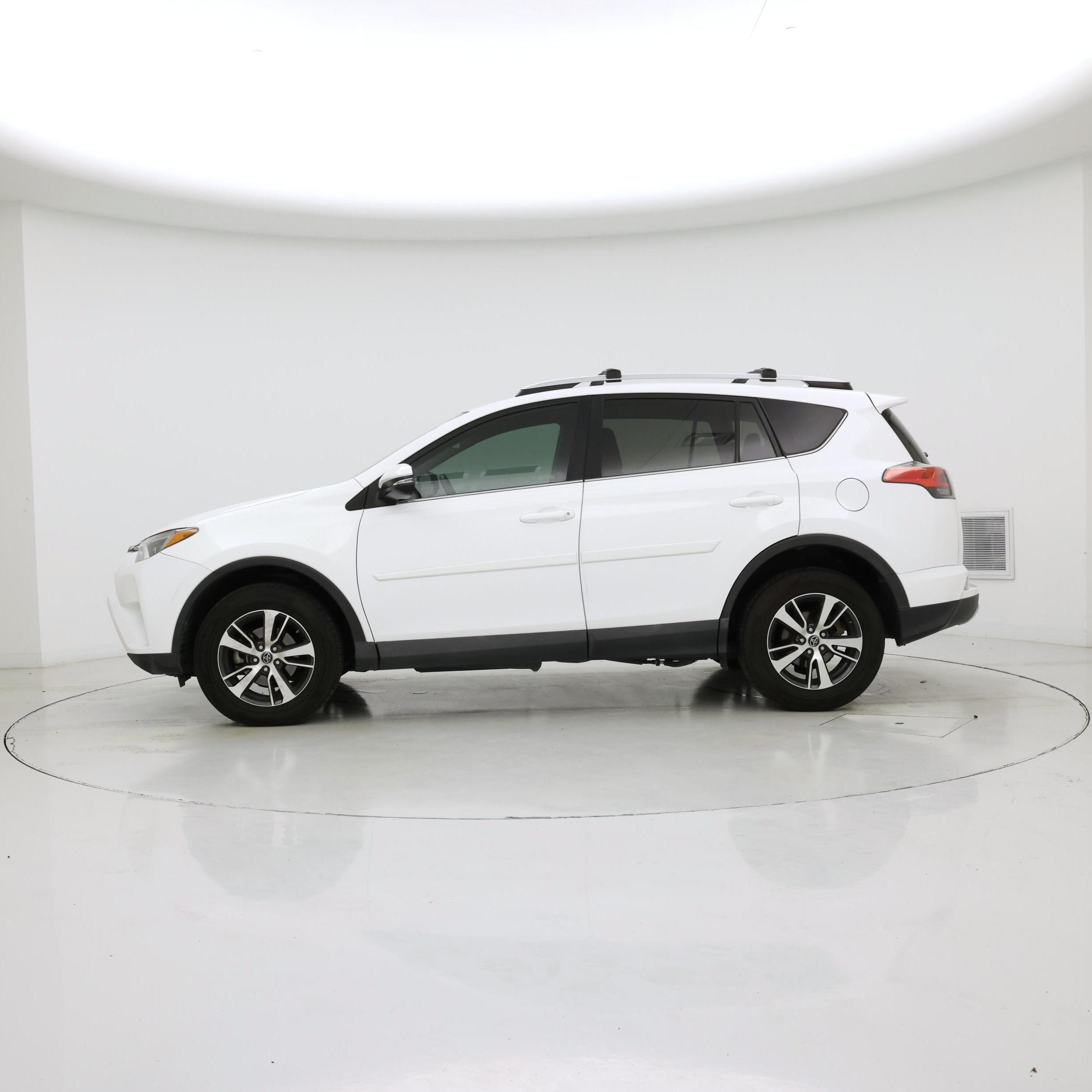 Thumbnail: 2016 Toyota RAV4 - 3