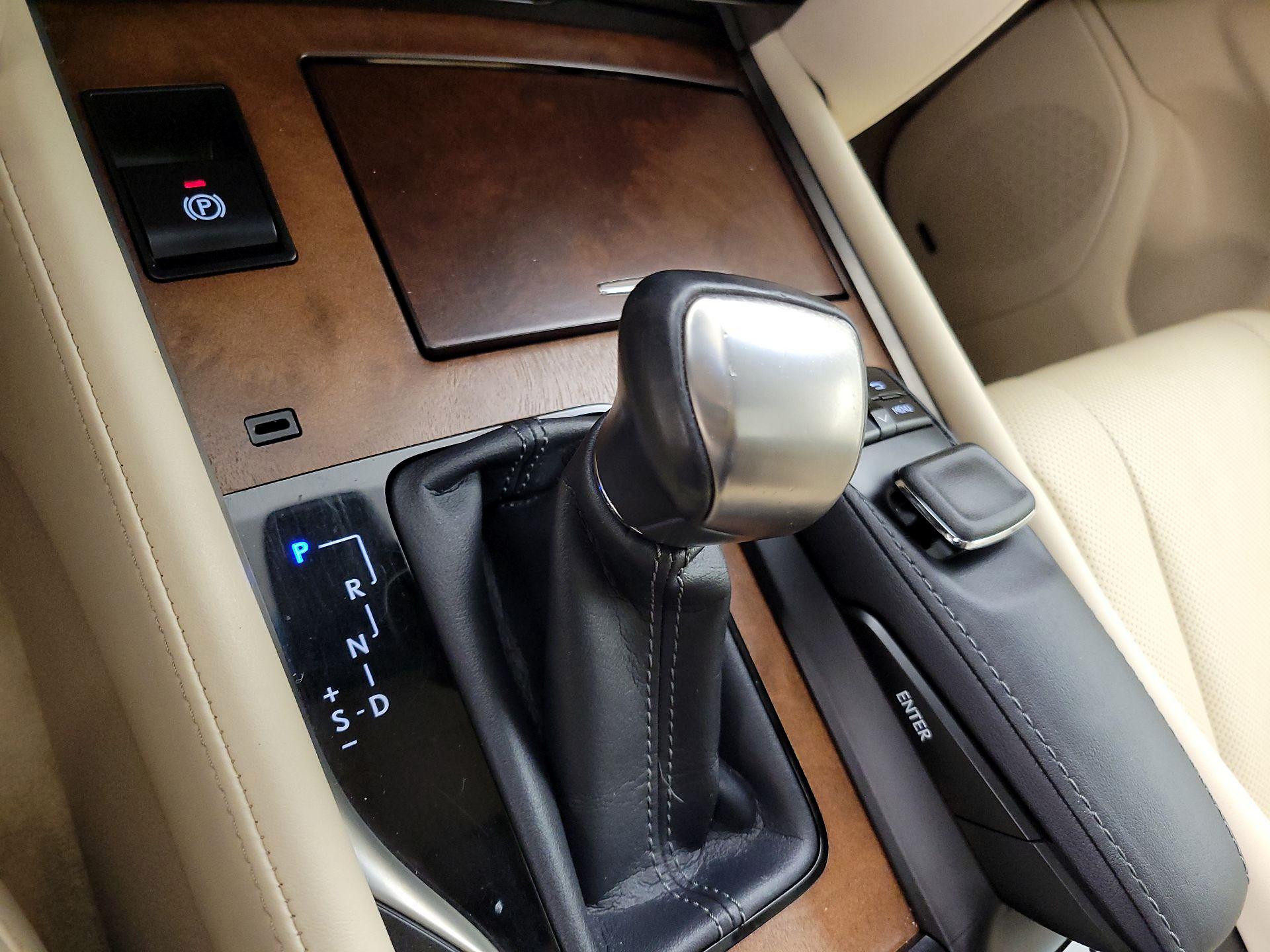Thumbnail: 2016 Lexus LX - 18