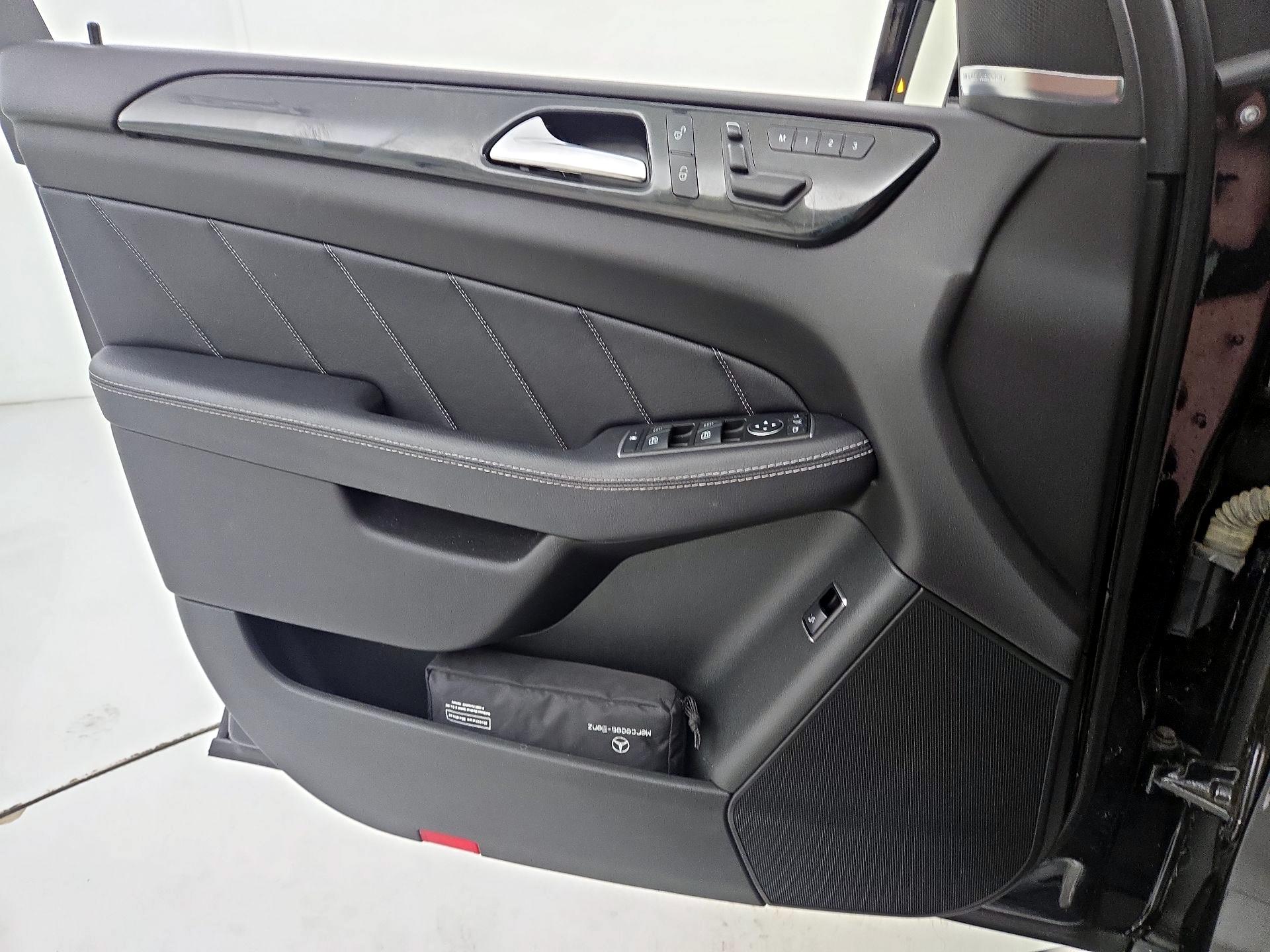 Thumbnail: 2016 Mercedes-Benz GL-Class - 12