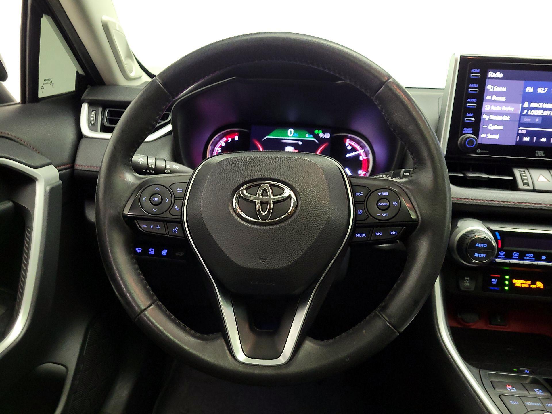 Thumbnail: 2020 Toyota RAV4 - 10
