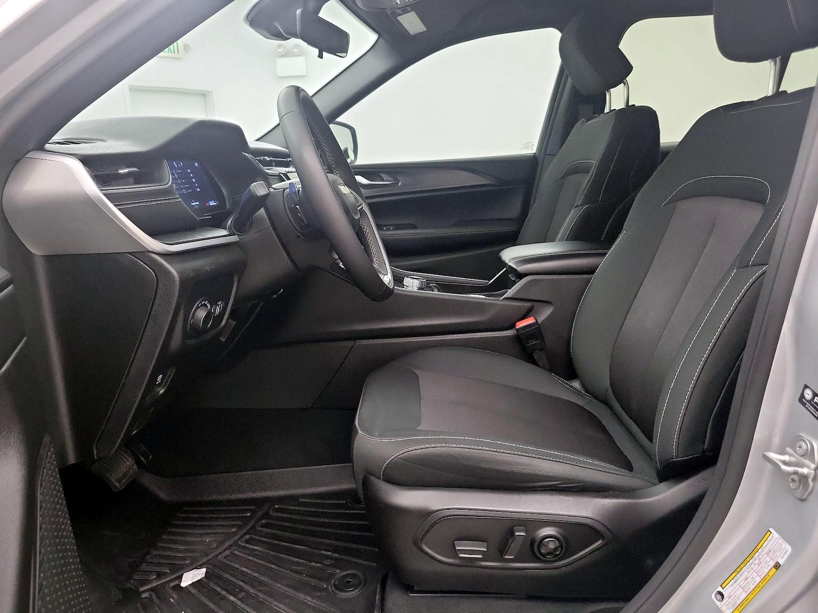 2025 Jeep Grand Cherokee Laredo - Photo 12