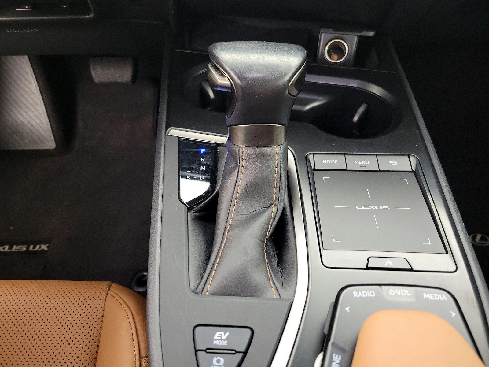 2021 Lexus UX Hybrid 250h - Photo 18