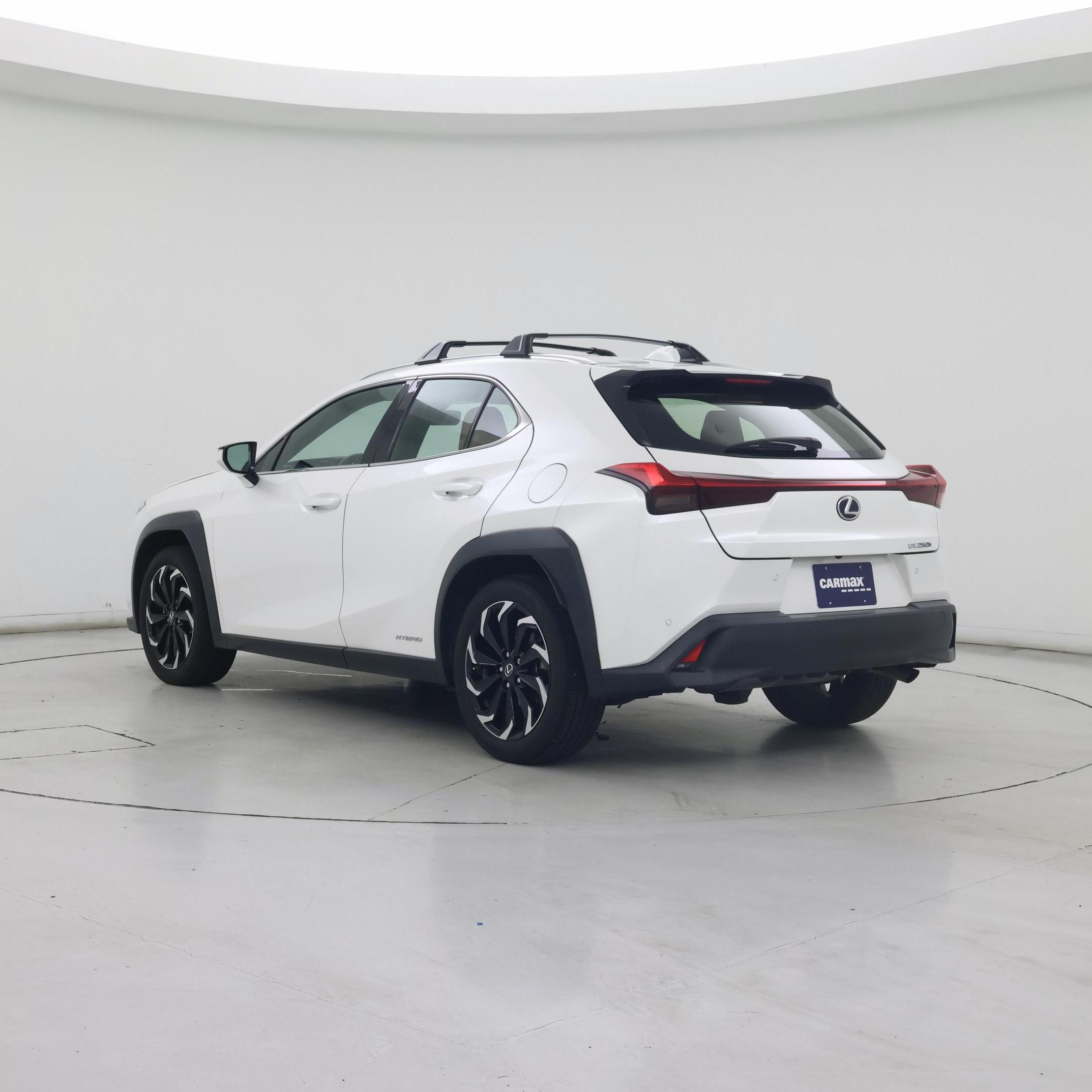 Thumbnail: 2021 Lexus UX - 2