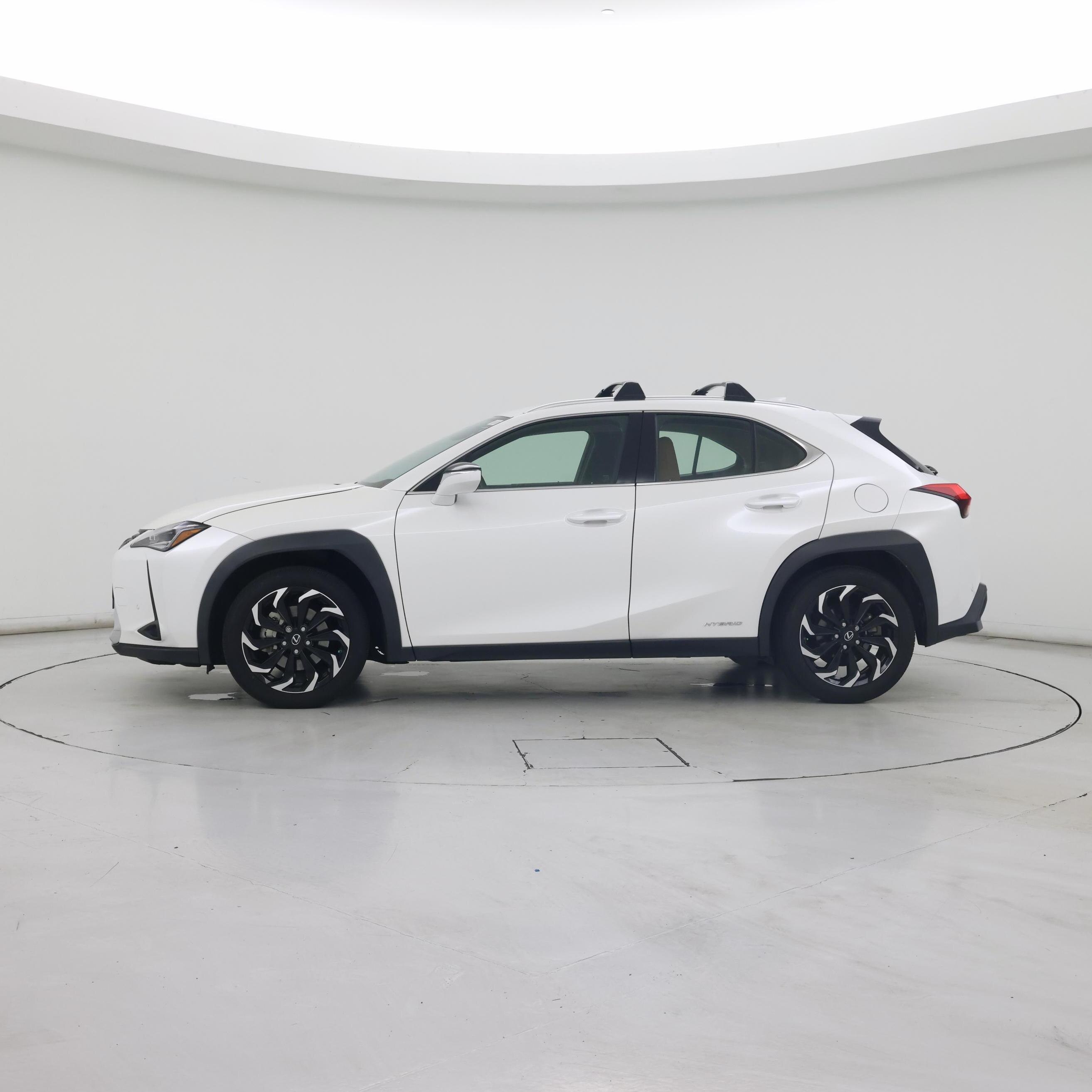 Thumbnail: 2021 Lexus UX - 3