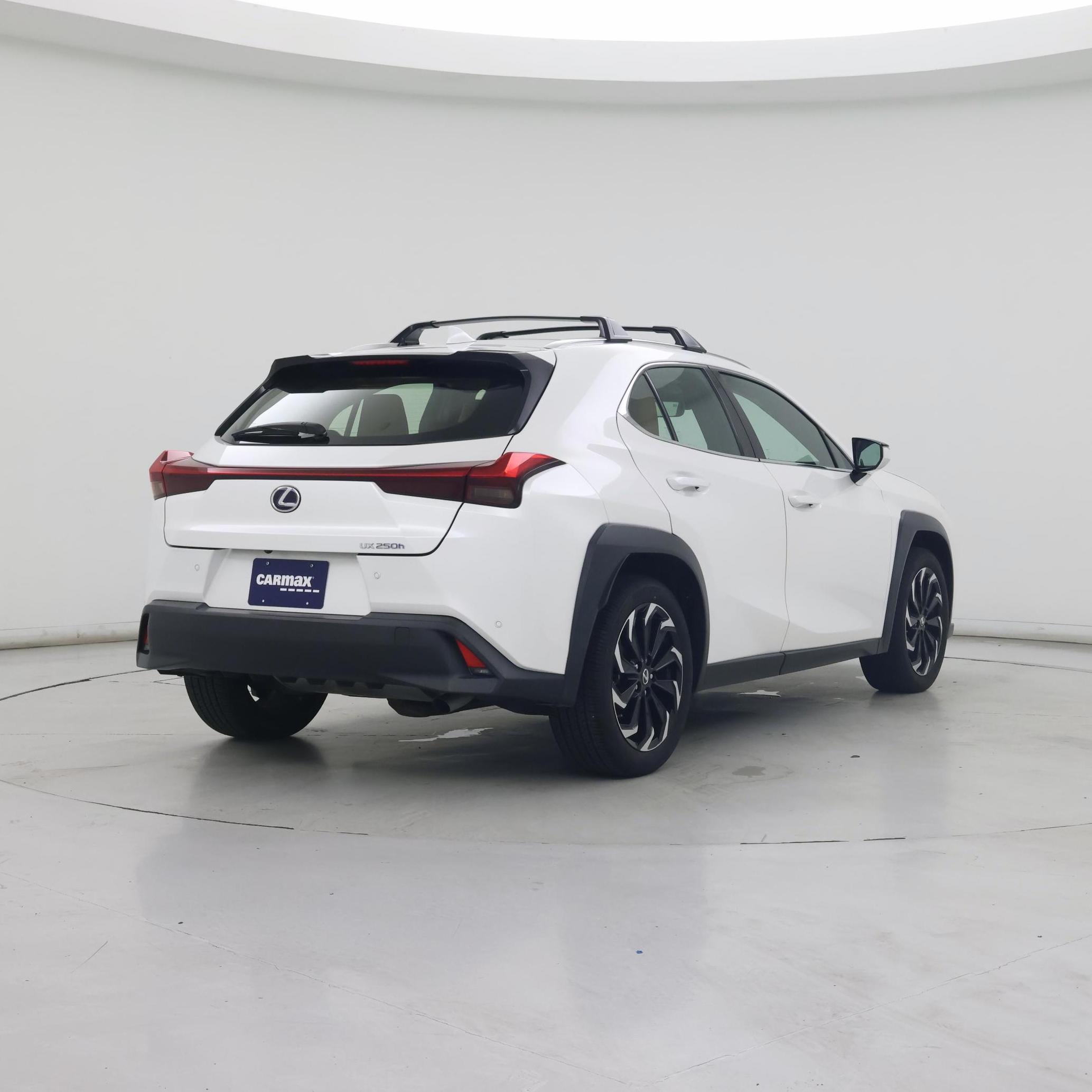 Thumbnail: 2021 Lexus UX - 8