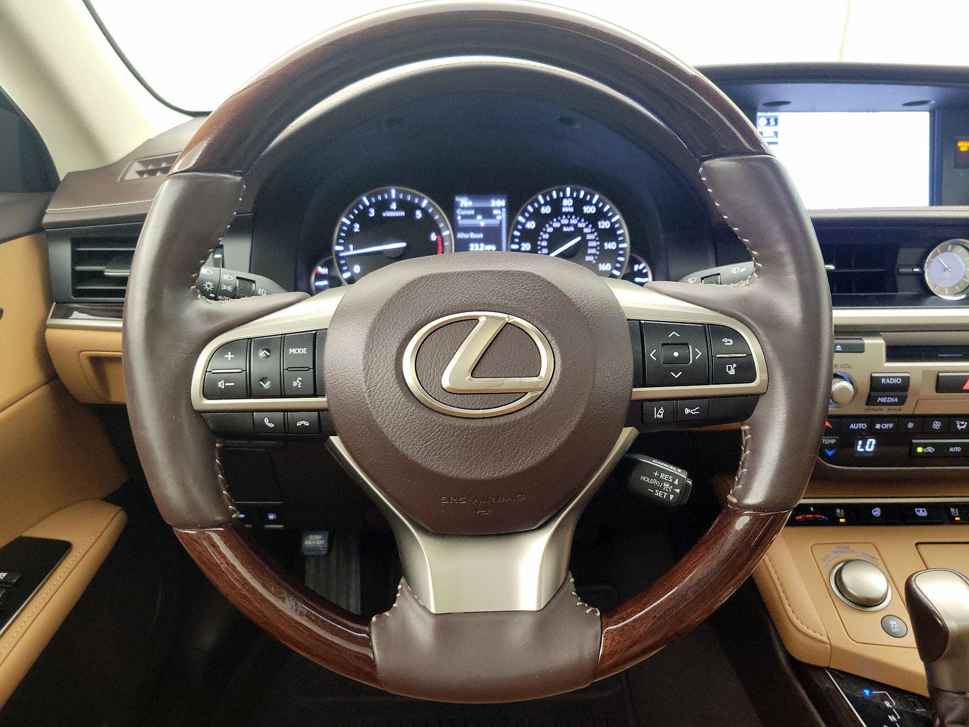 Thumbnail: 2018 Lexus ES - 10
