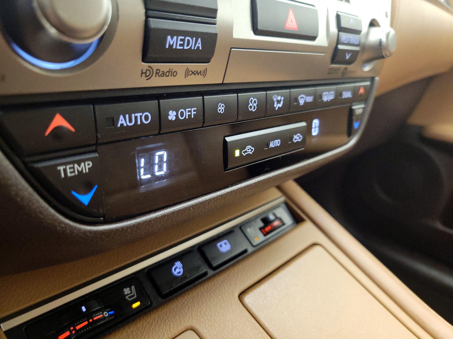 Thumbnail: 2018 Lexus ES - 17