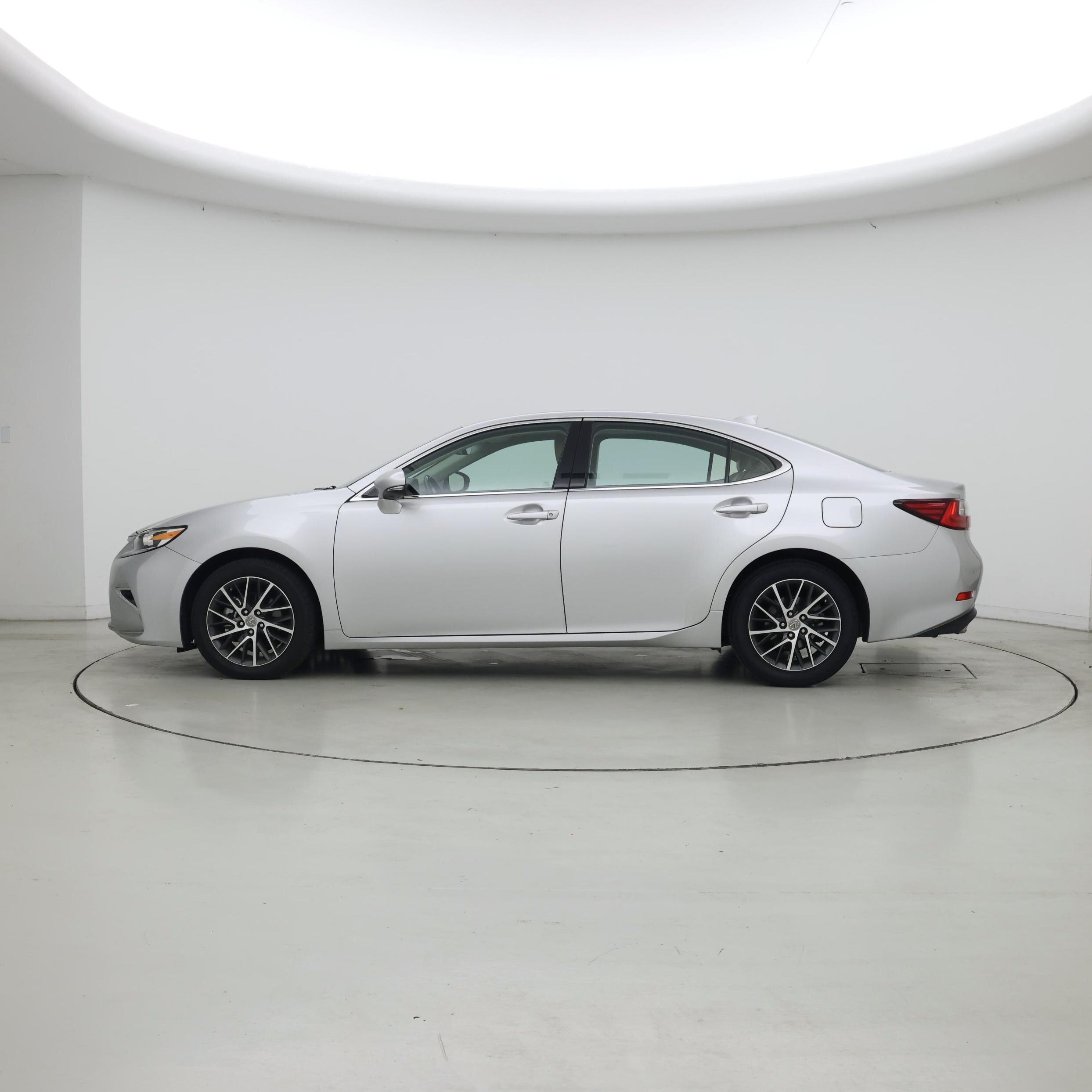 Thumbnail: 2018 Lexus ES - 3
