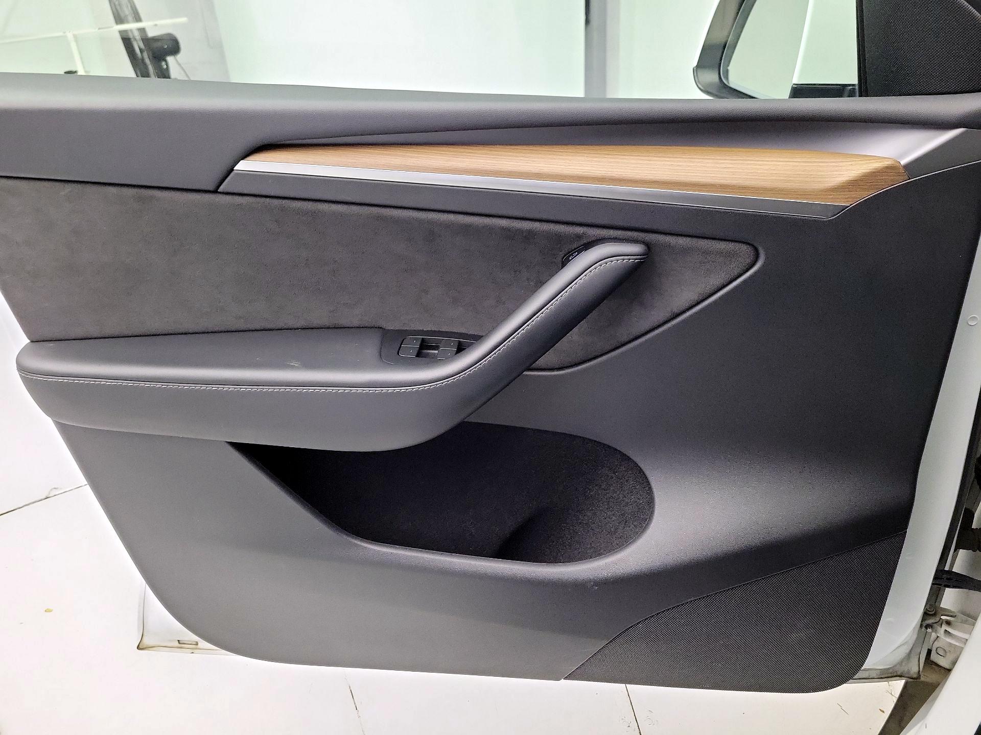 Thumbnail: 2023 Tesla Model Y - 12