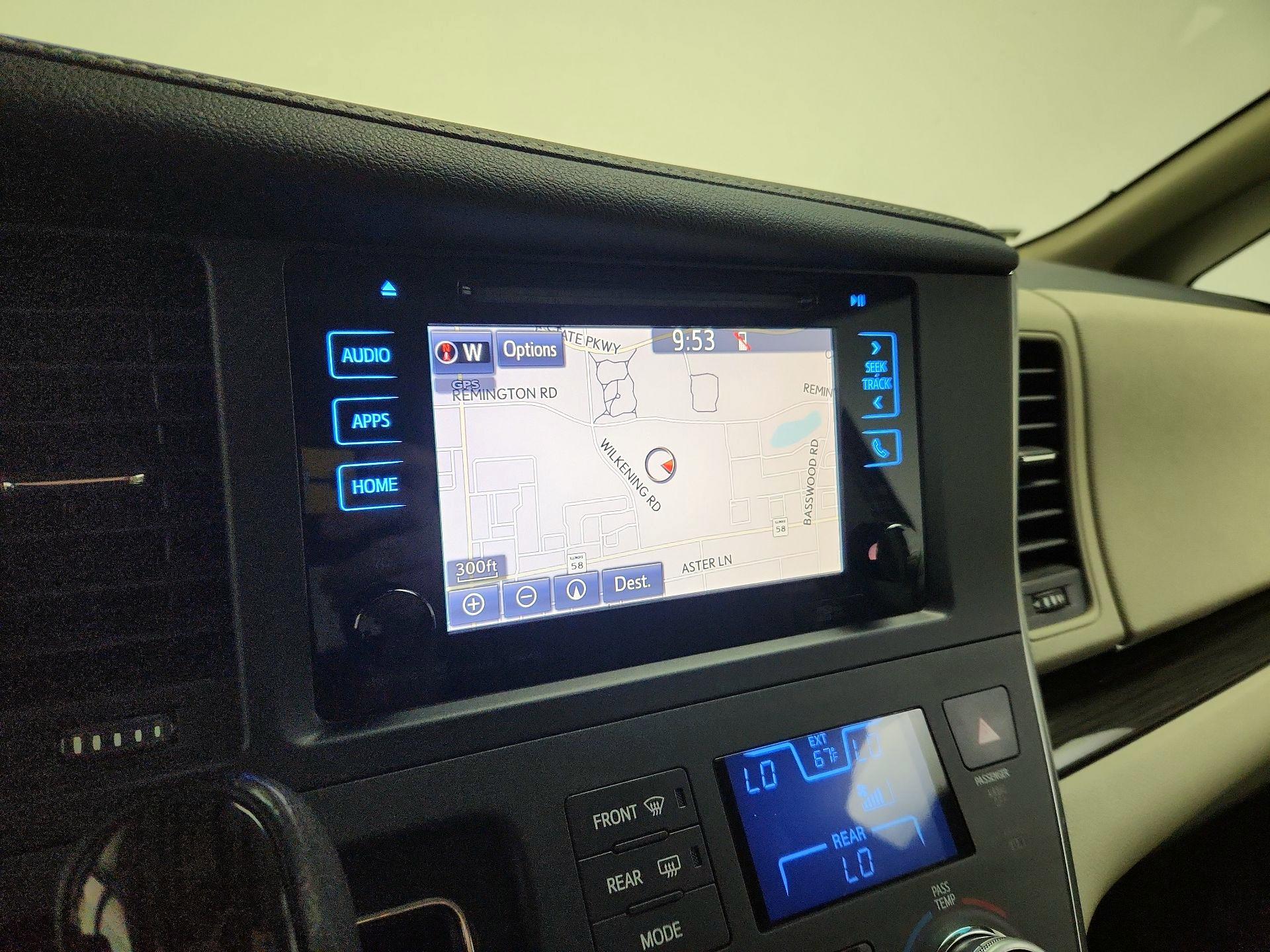 Thumbnail: 2017 Toyota Sienna - 14