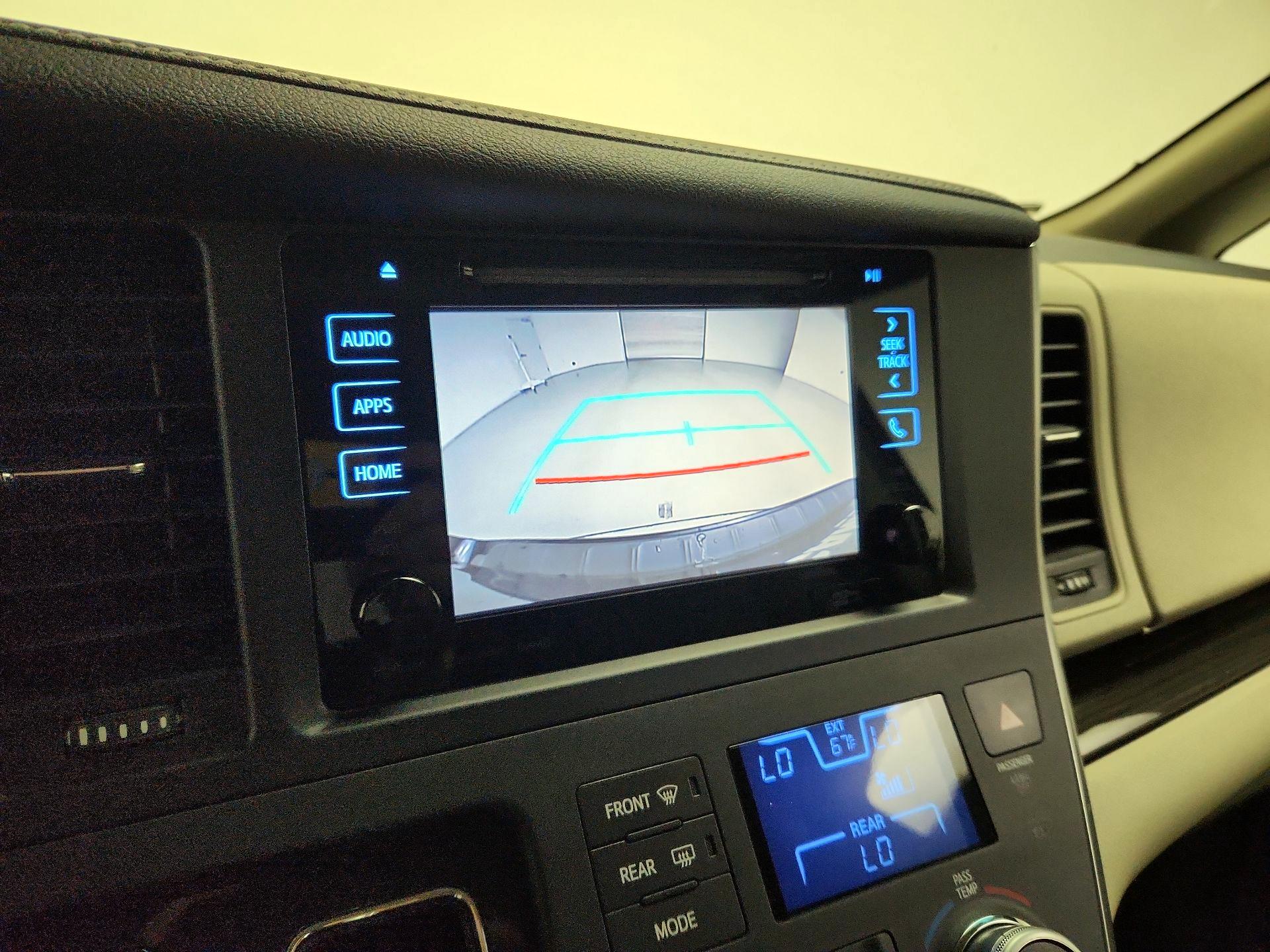 Thumbnail: 2017 Toyota Sienna - 15