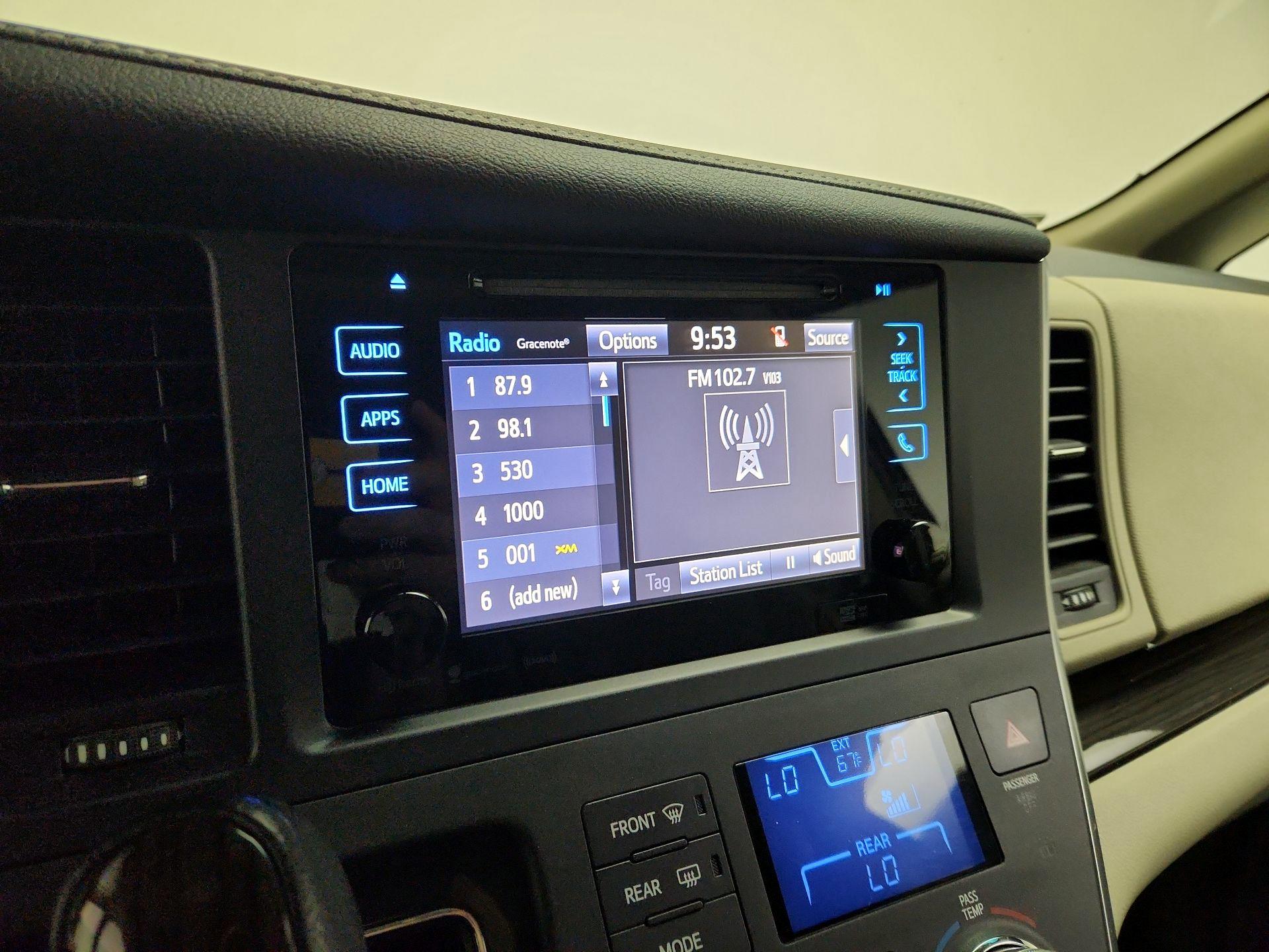 Thumbnail: 2017 Toyota Sienna - 16
