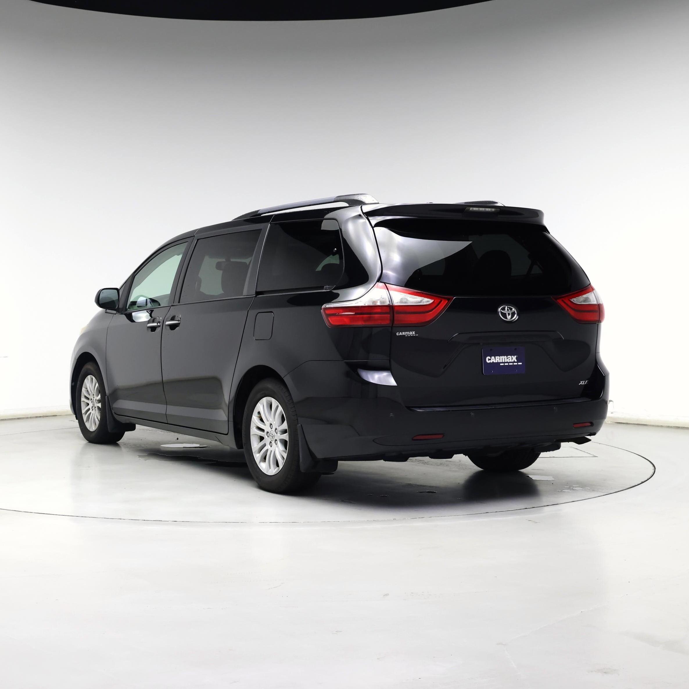 Thumbnail: 2017 Toyota Sienna - 2