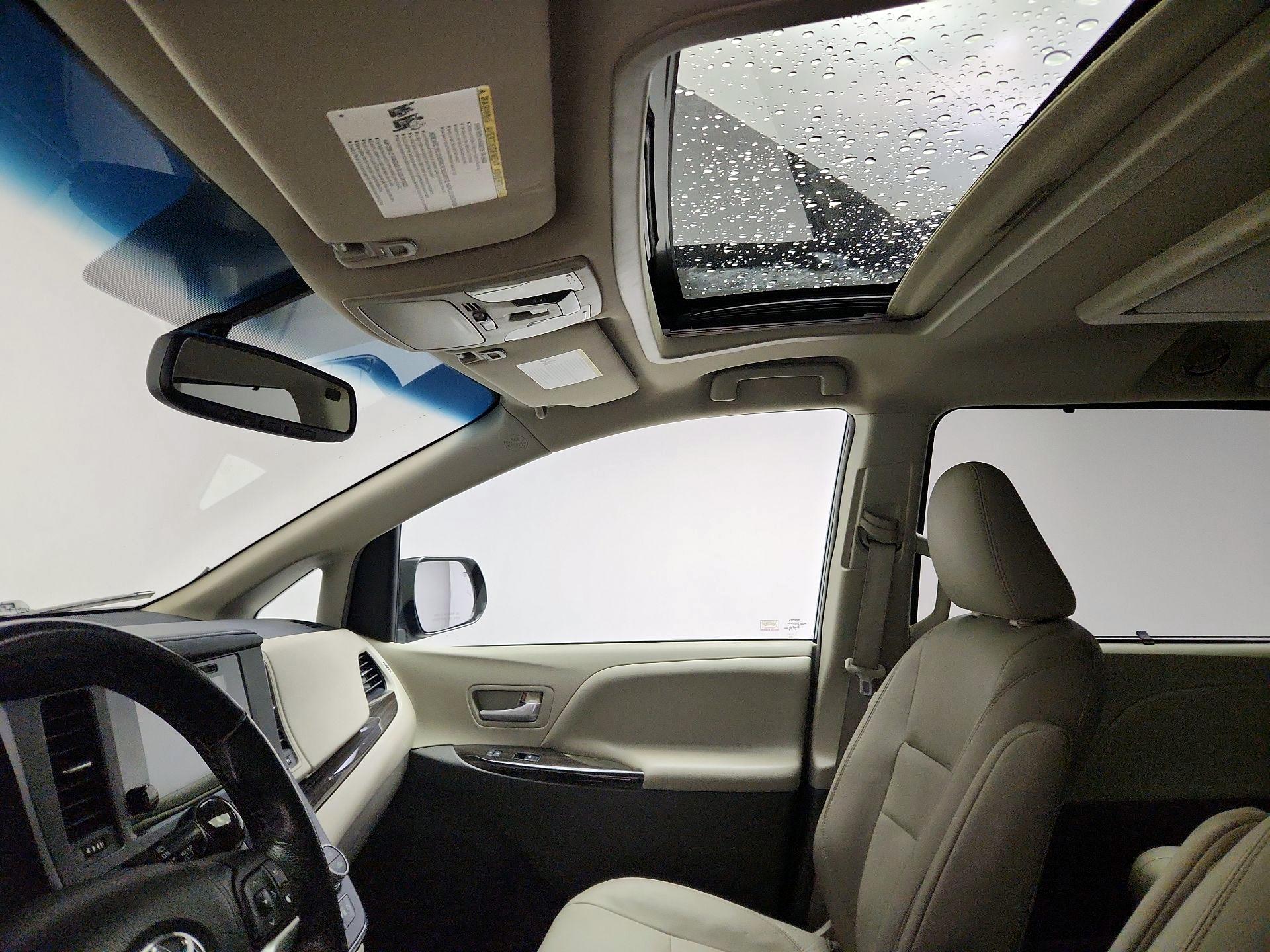 Thumbnail: 2017 Toyota Sienna - 19