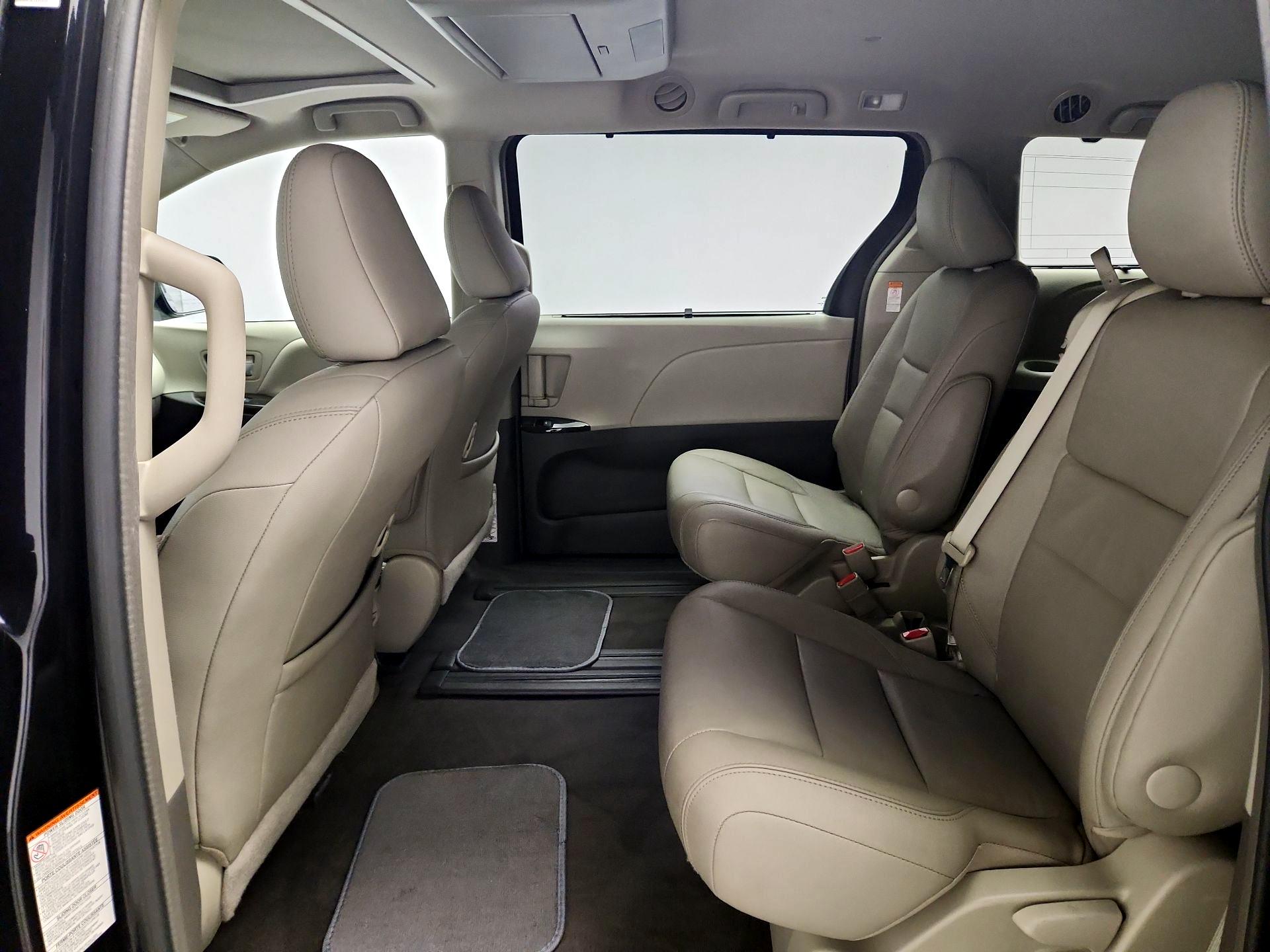 Thumbnail: 2017 Toyota Sienna - 20