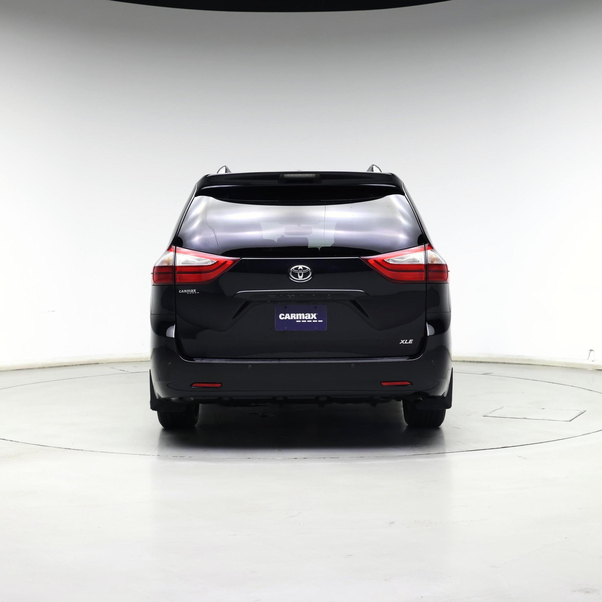 Thumbnail: 2017 Toyota Sienna - 6
