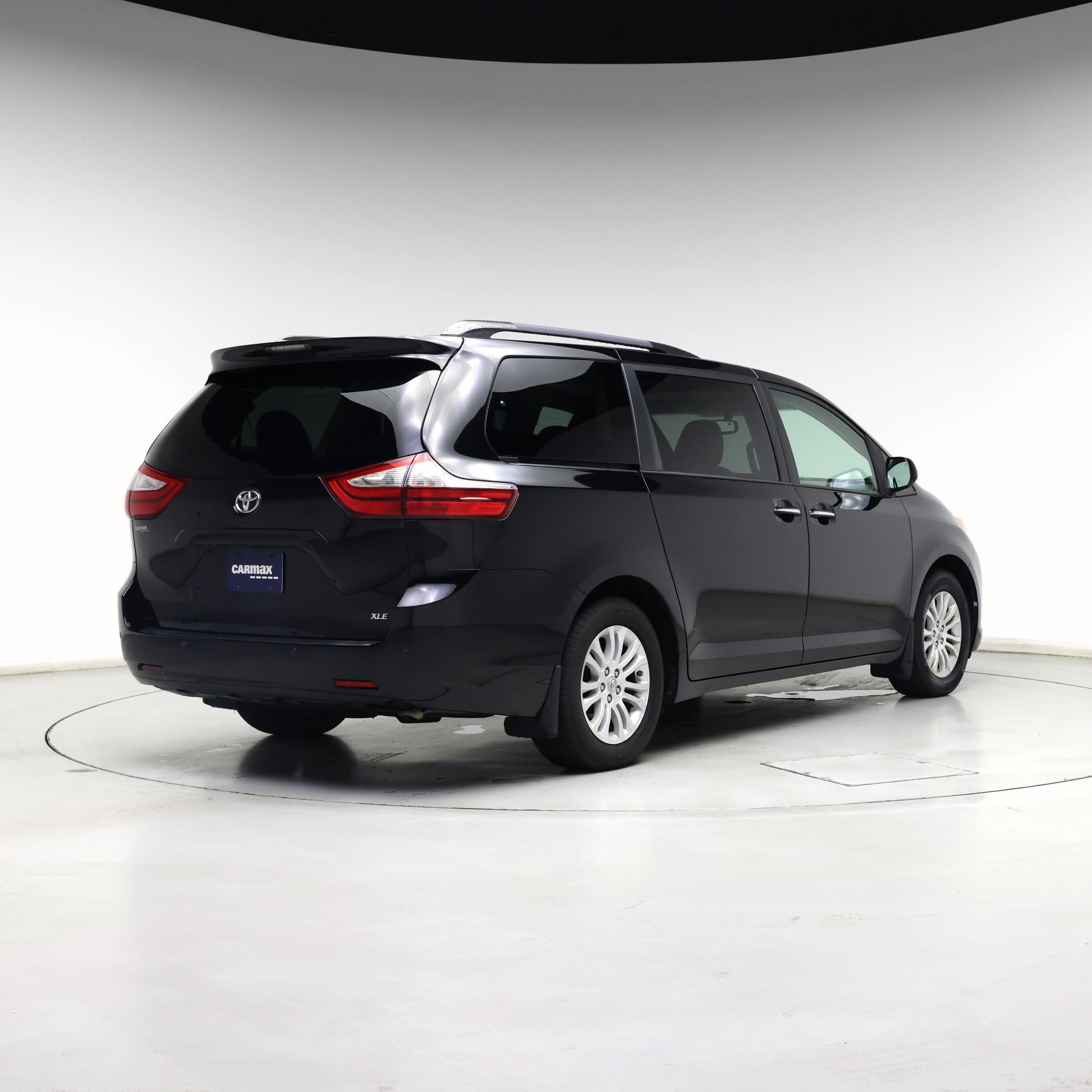 Thumbnail: 2017 Toyota Sienna - 8