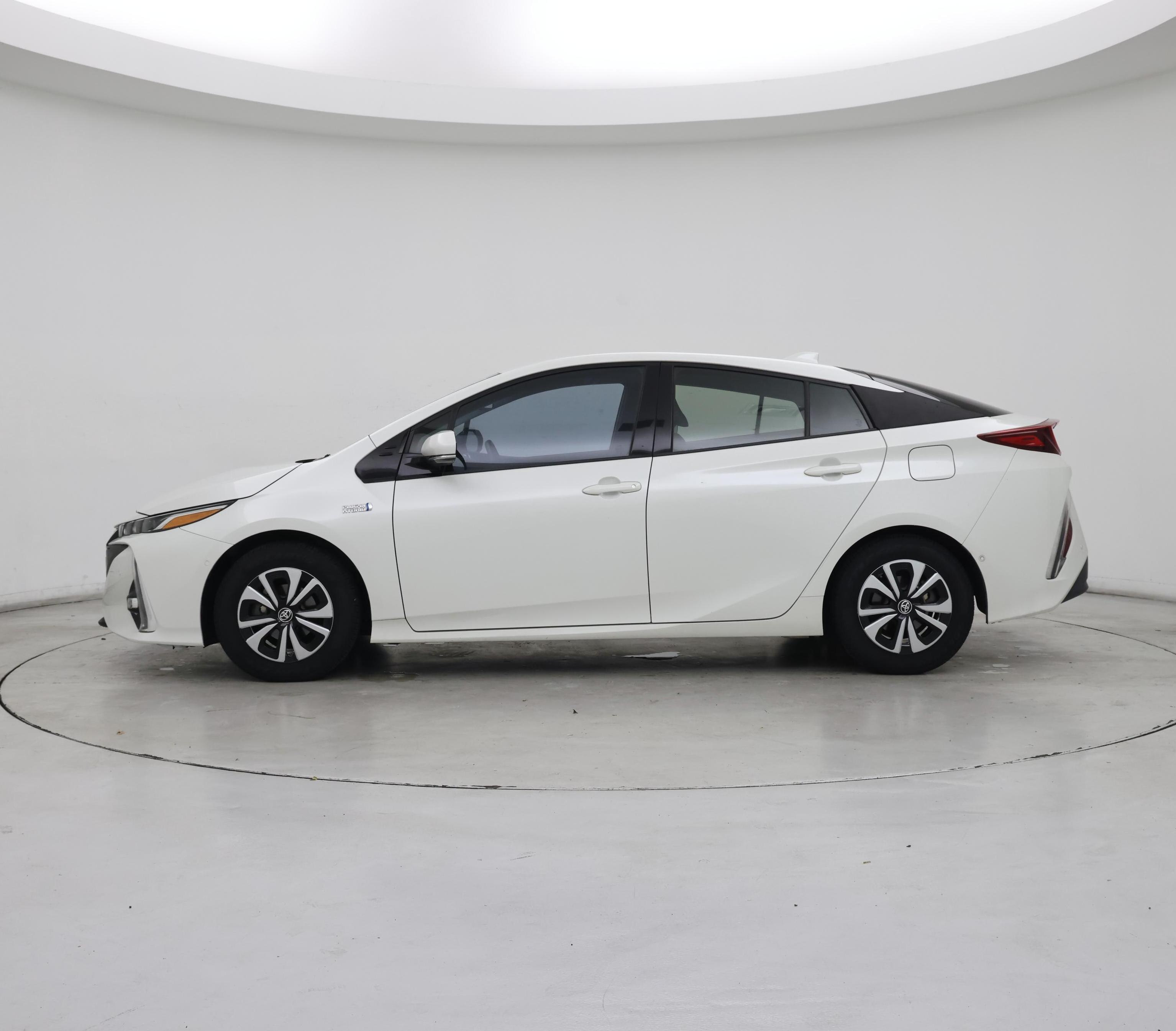 Thumbnail: 2018 Toyota Prius Prime - 3