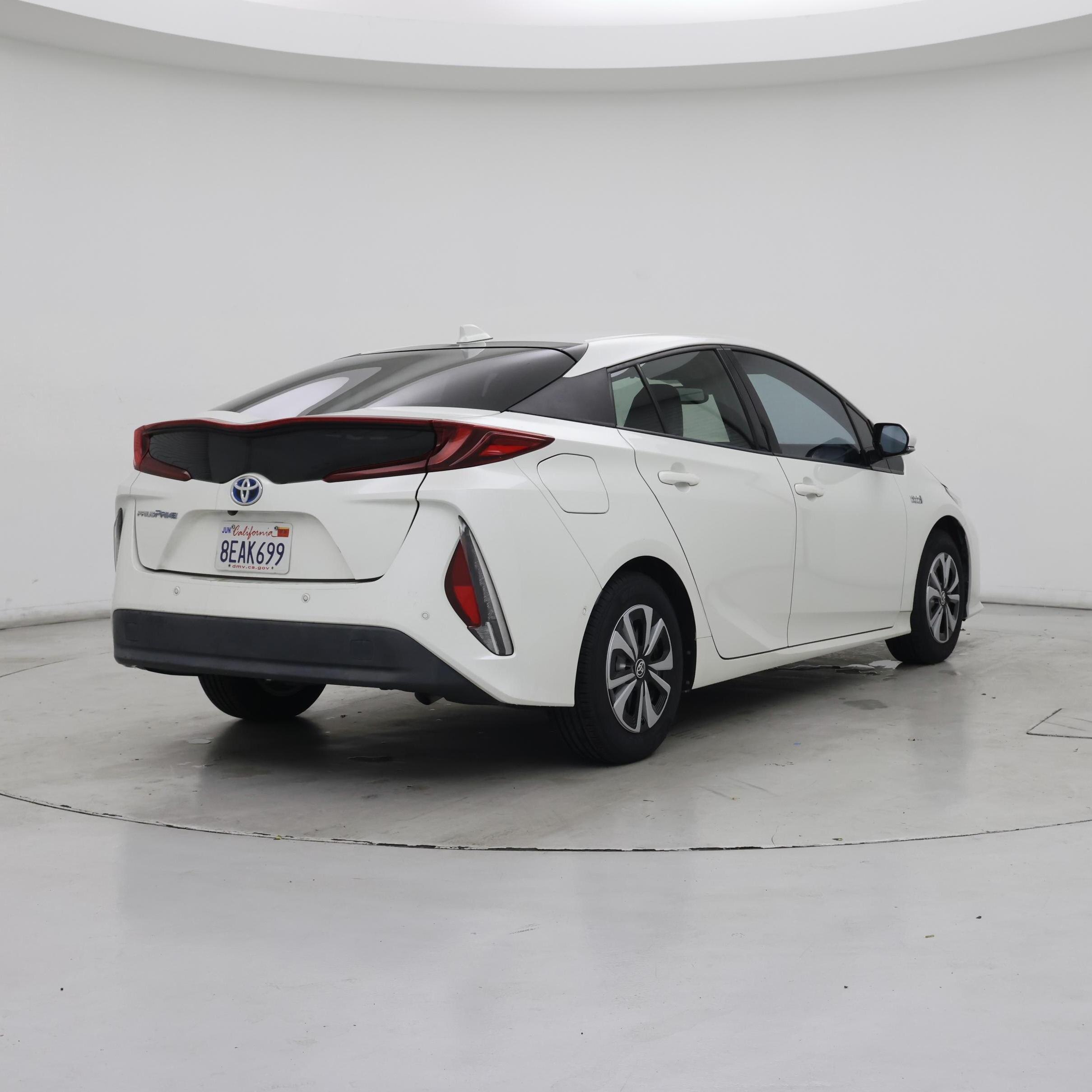 Thumbnail: 2018 Toyota Prius Prime - 8
