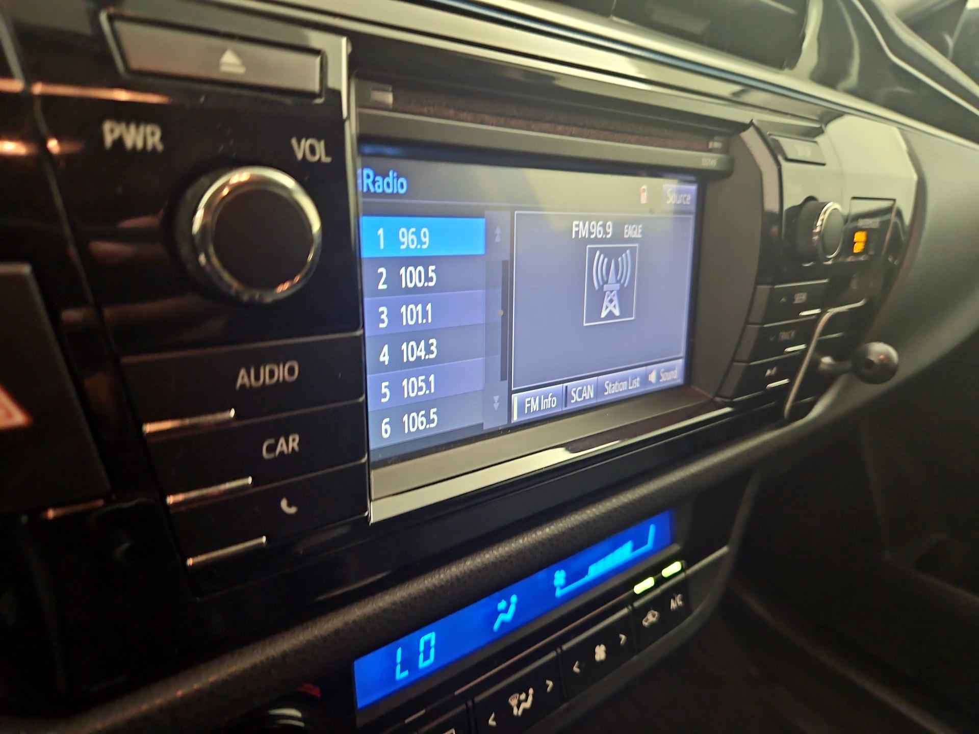 Thumbnail: 2014 Toyota Corolla - 15