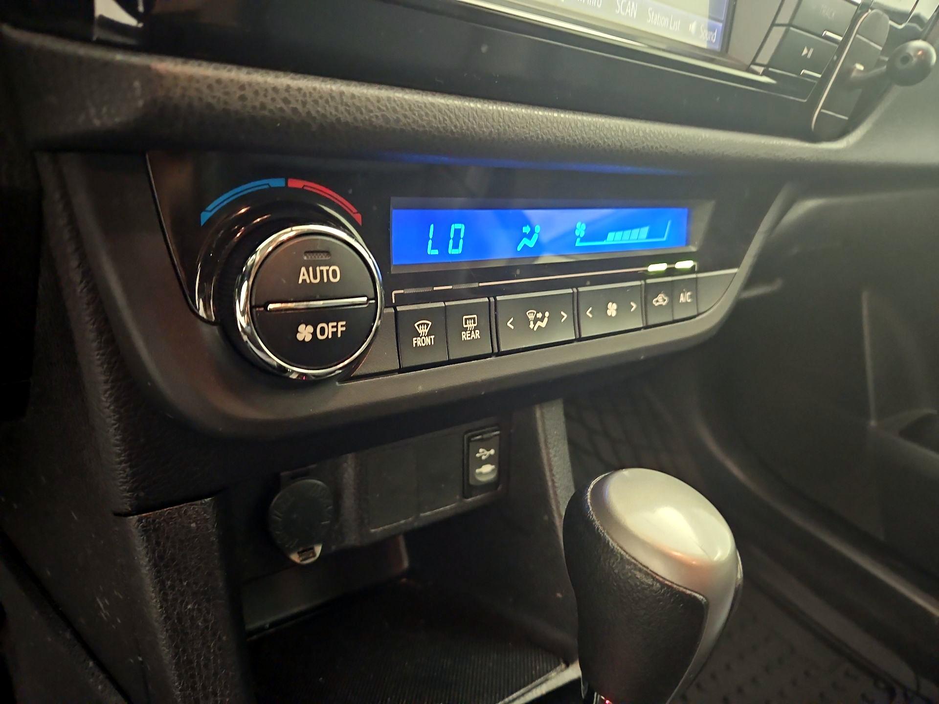 Thumbnail: 2014 Toyota Corolla - 16