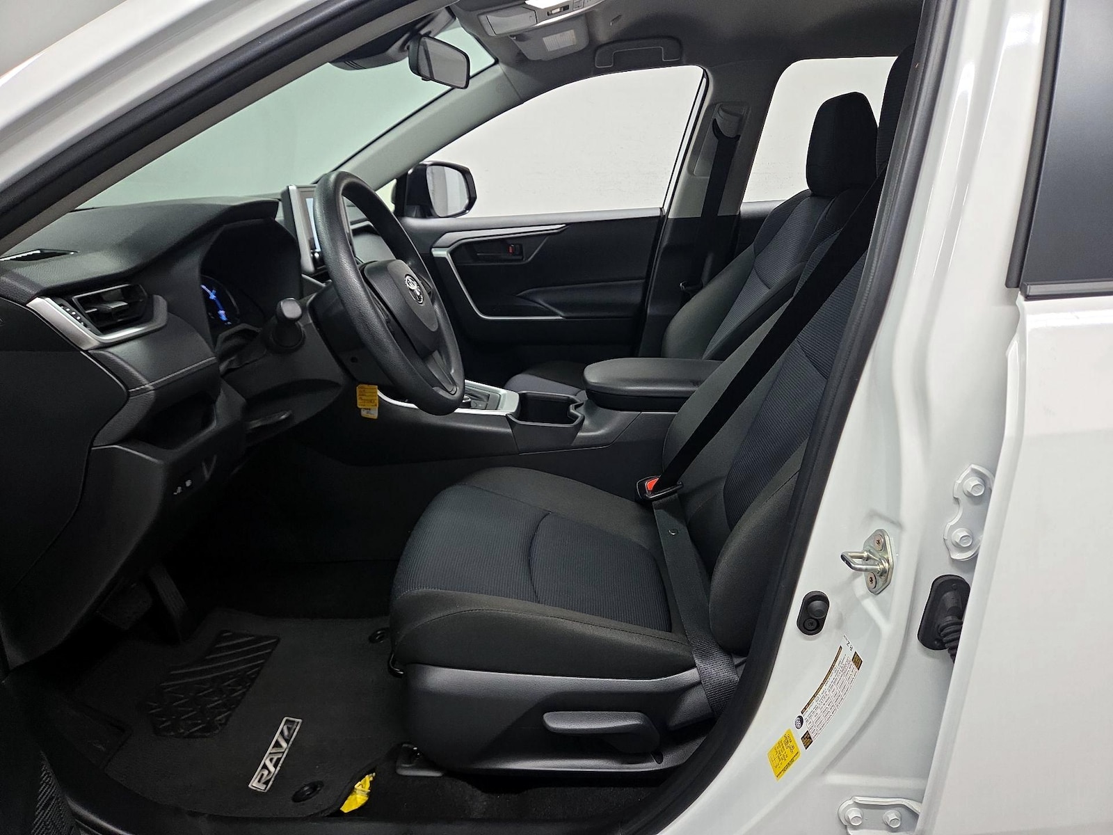 2025 Toyota RAV4 LE - Photo 12