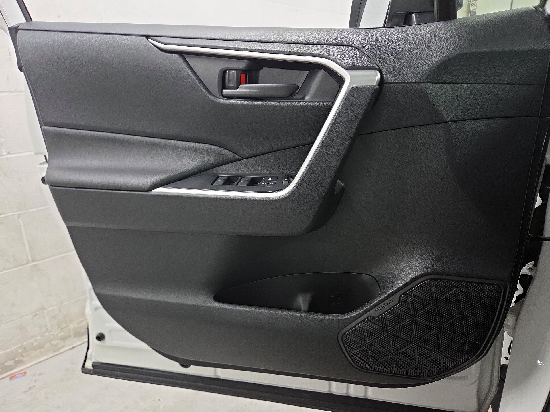 Thumbnail: 2025 Toyota RAV4 - 12