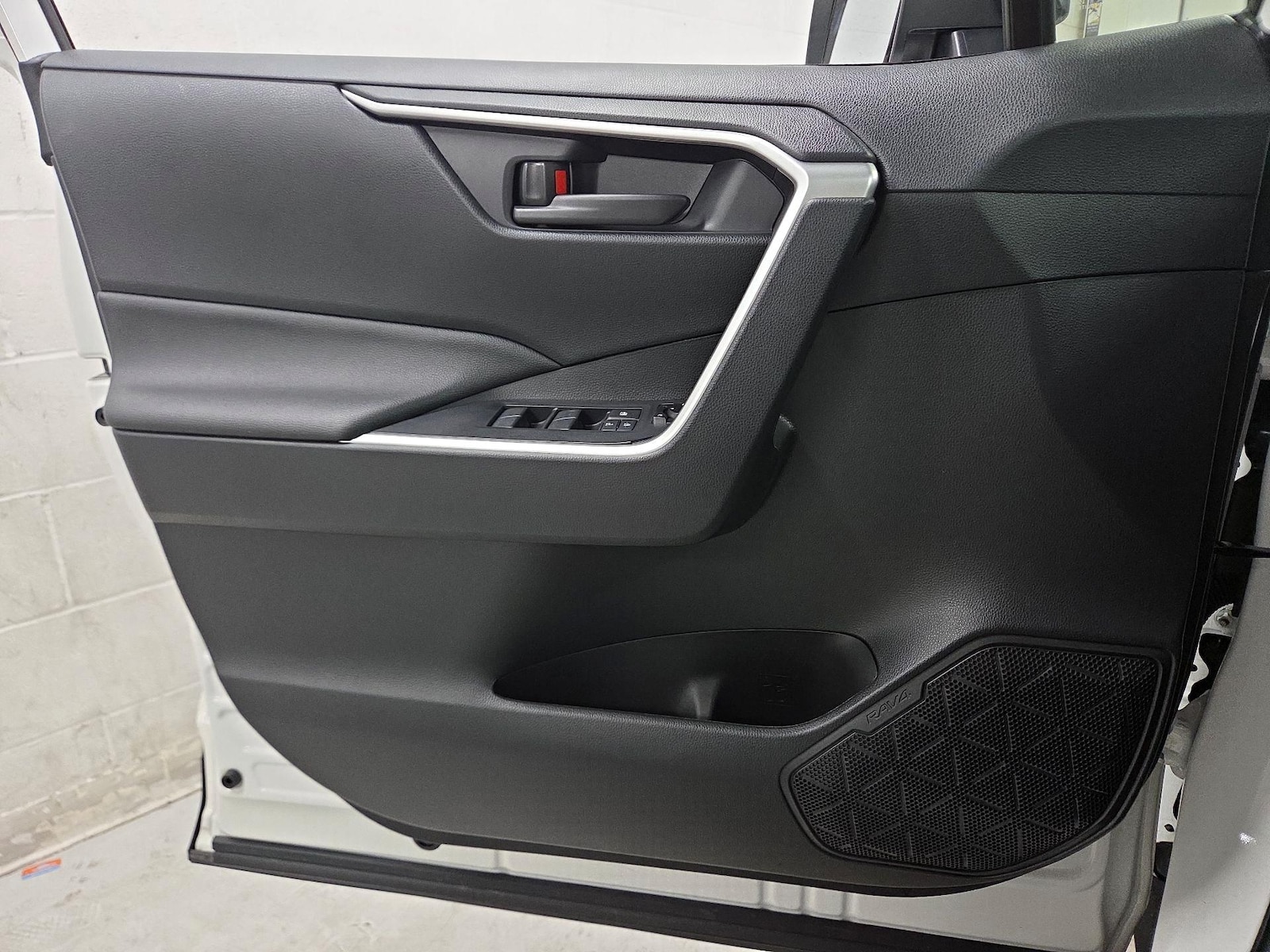 2025 Toyota RAV4 LE - Photo 13