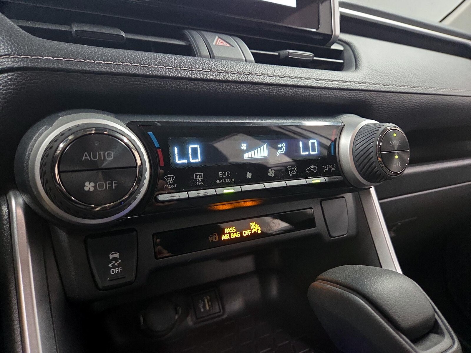2025 Toyota RAV4 LE - Photo 15