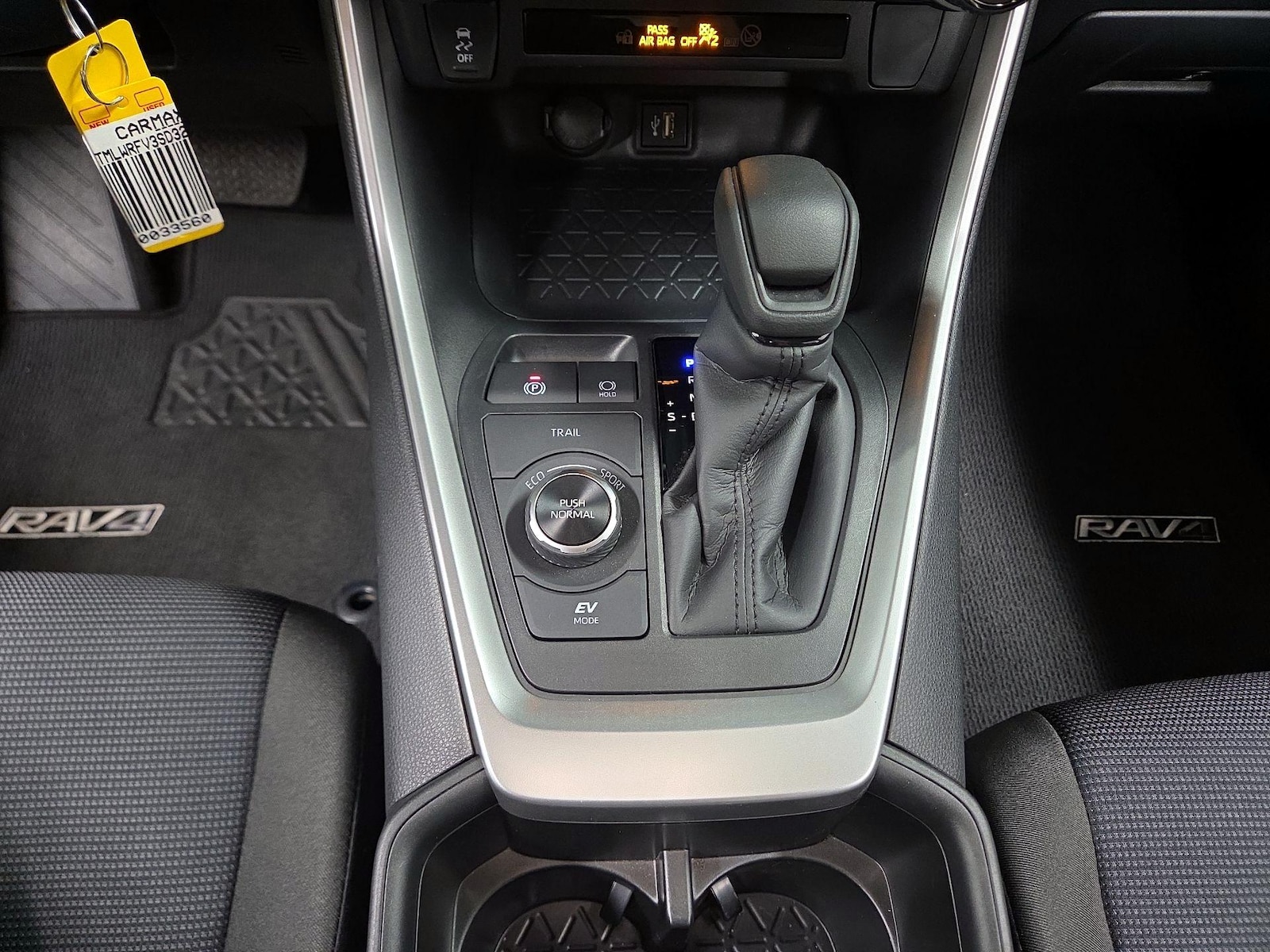 2025 Toyota RAV4 LE - Photo 16