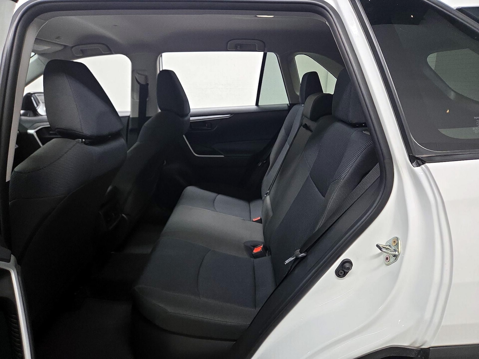 2025 Toyota RAV4 LE - Photo 17