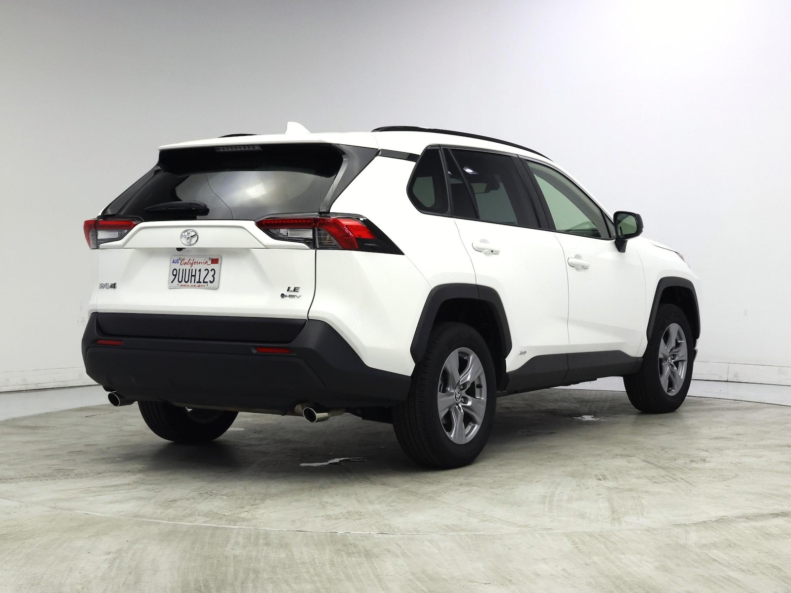 2025 Toyota RAV4 LE - Photo 9