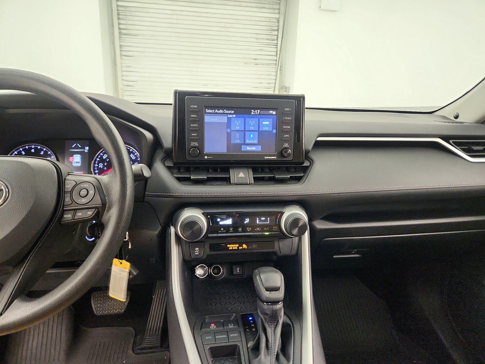 Thumbnail: 2022 Toyota RAV4 - 9