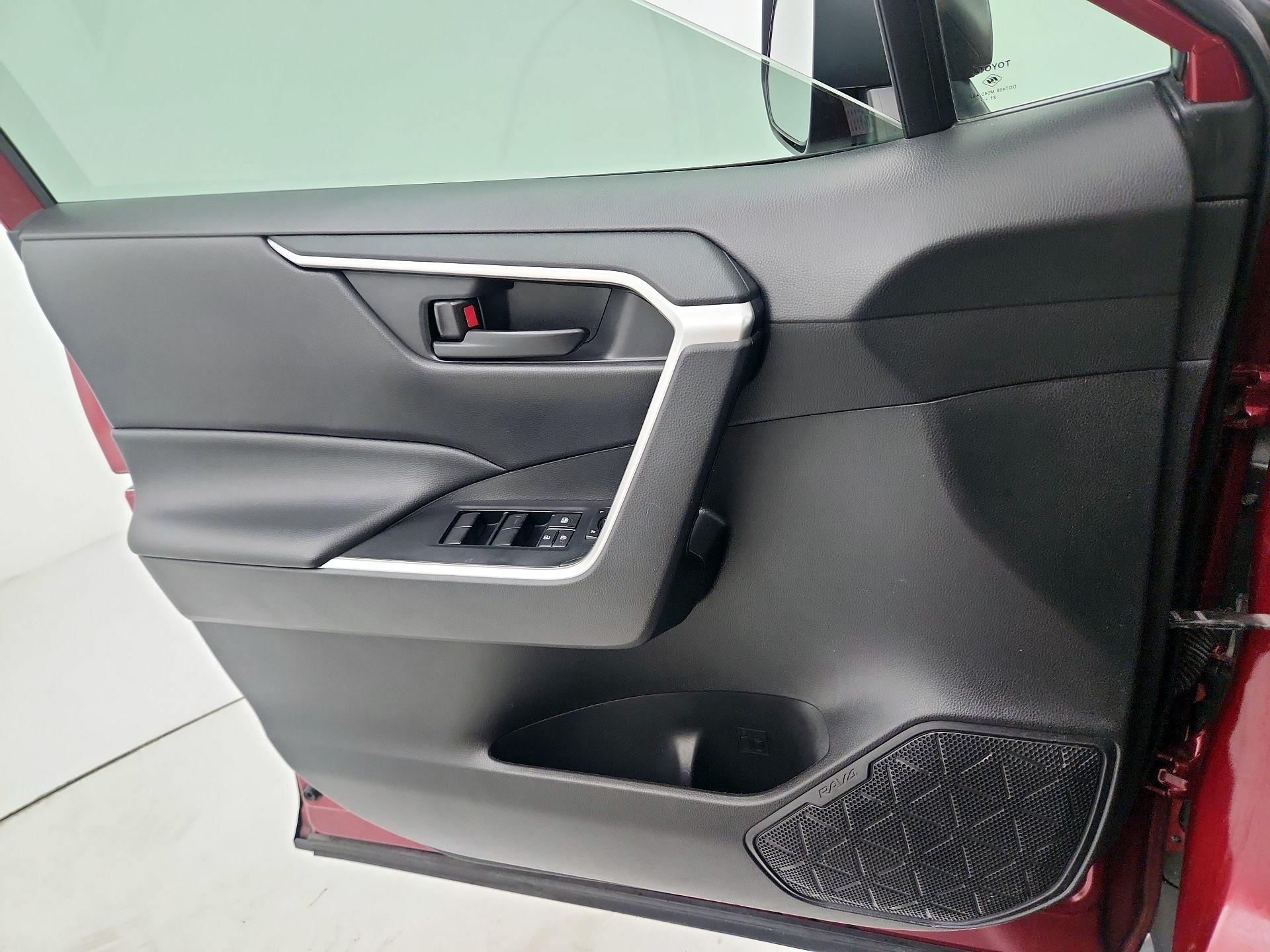 Thumbnail: 2022 Toyota RAV4 - 12