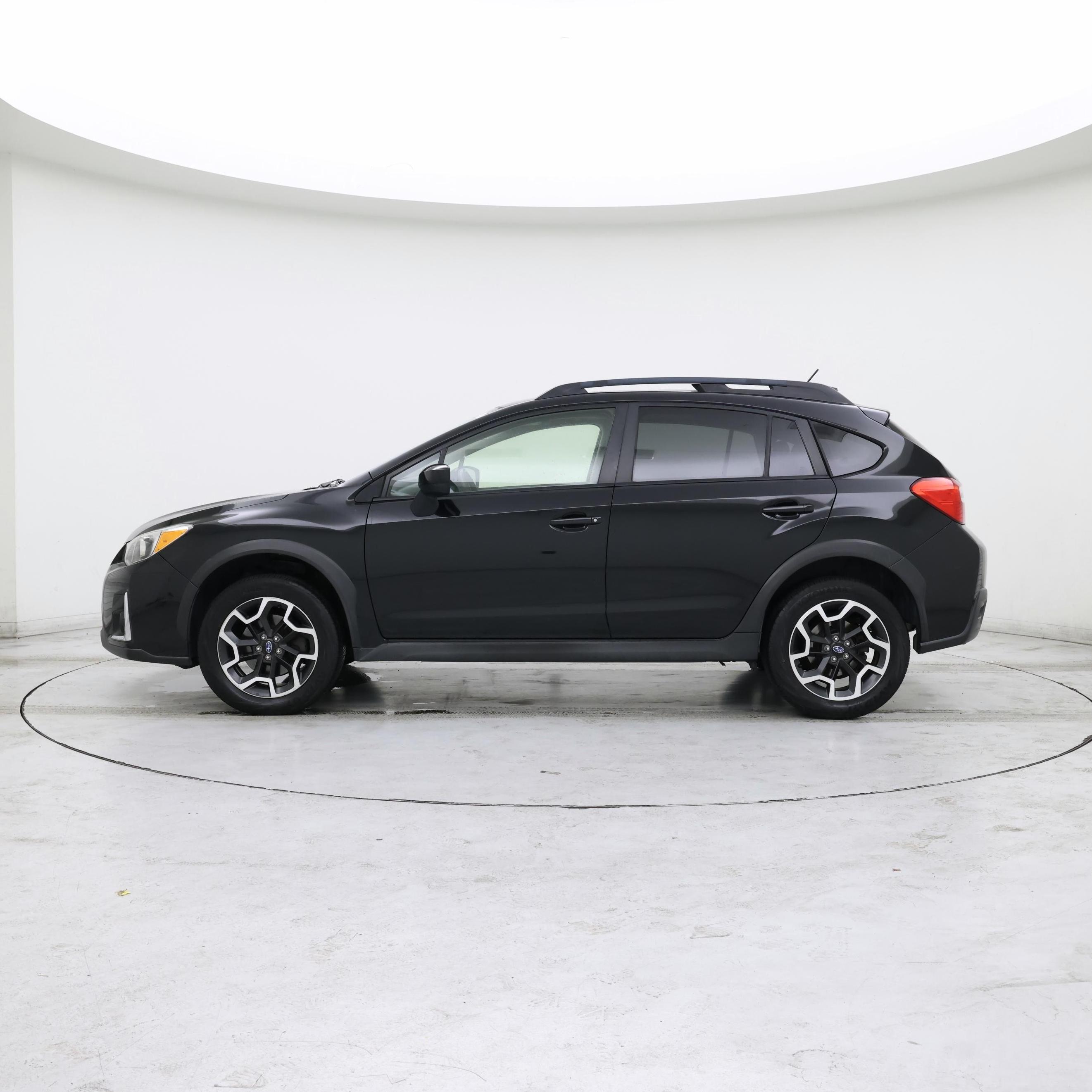 Thumbnail: 2017 Subaru Crosstrek - 3