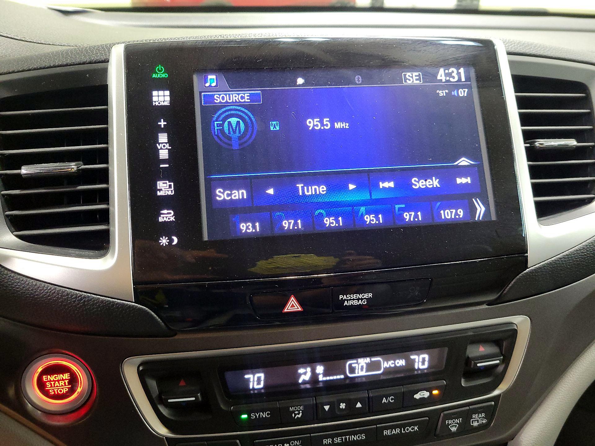 Thumbnail: 2016 Honda Pilot - 15
