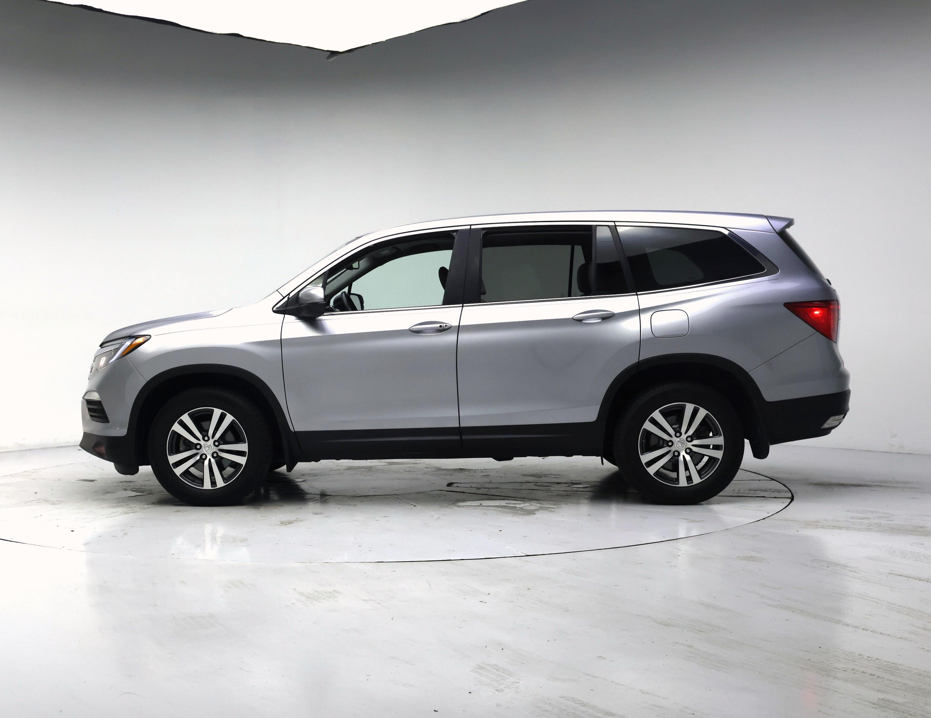 Thumbnail: 2016 Honda Pilot - 3
