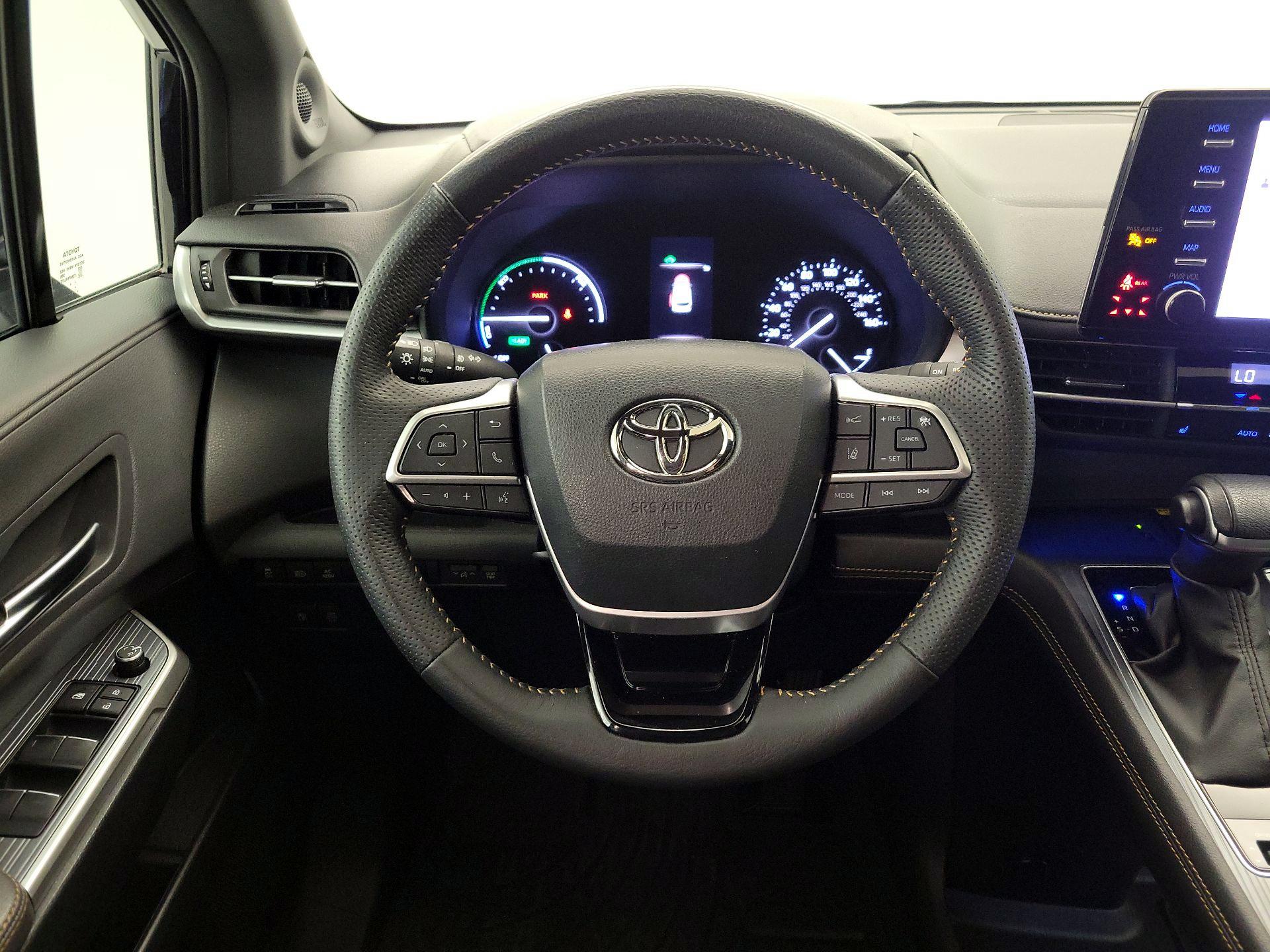 Thumbnail: 2023 Toyota Sienna - 10