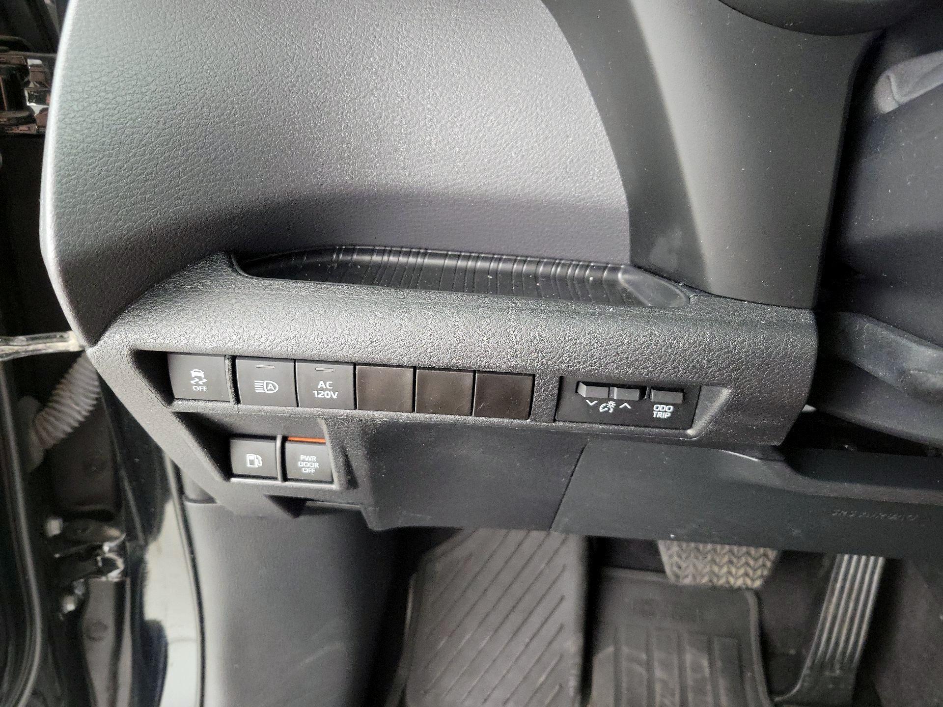 Thumbnail: 2023 Toyota Sienna - 13