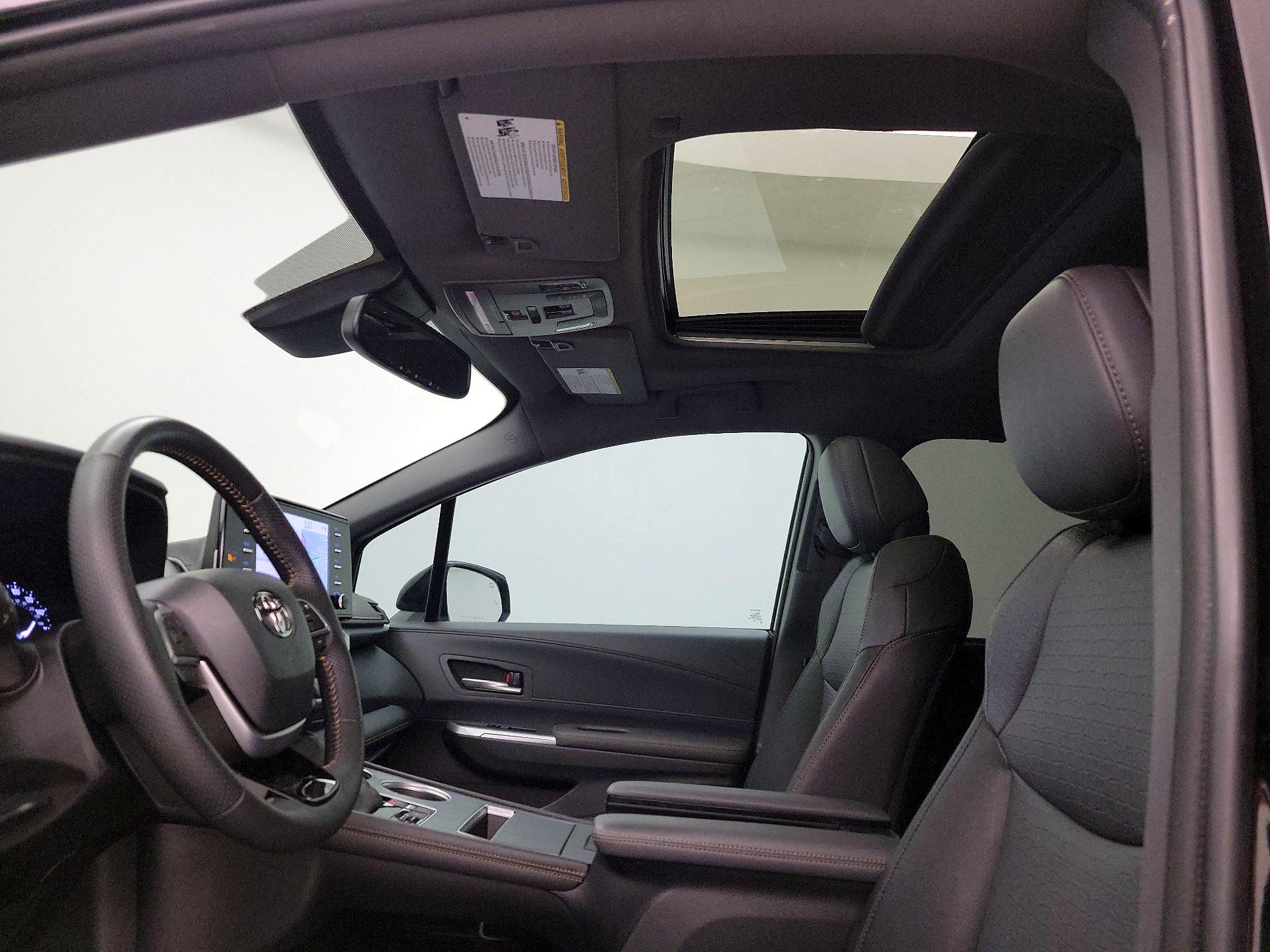 Thumbnail: 2023 Toyota Sienna - 18