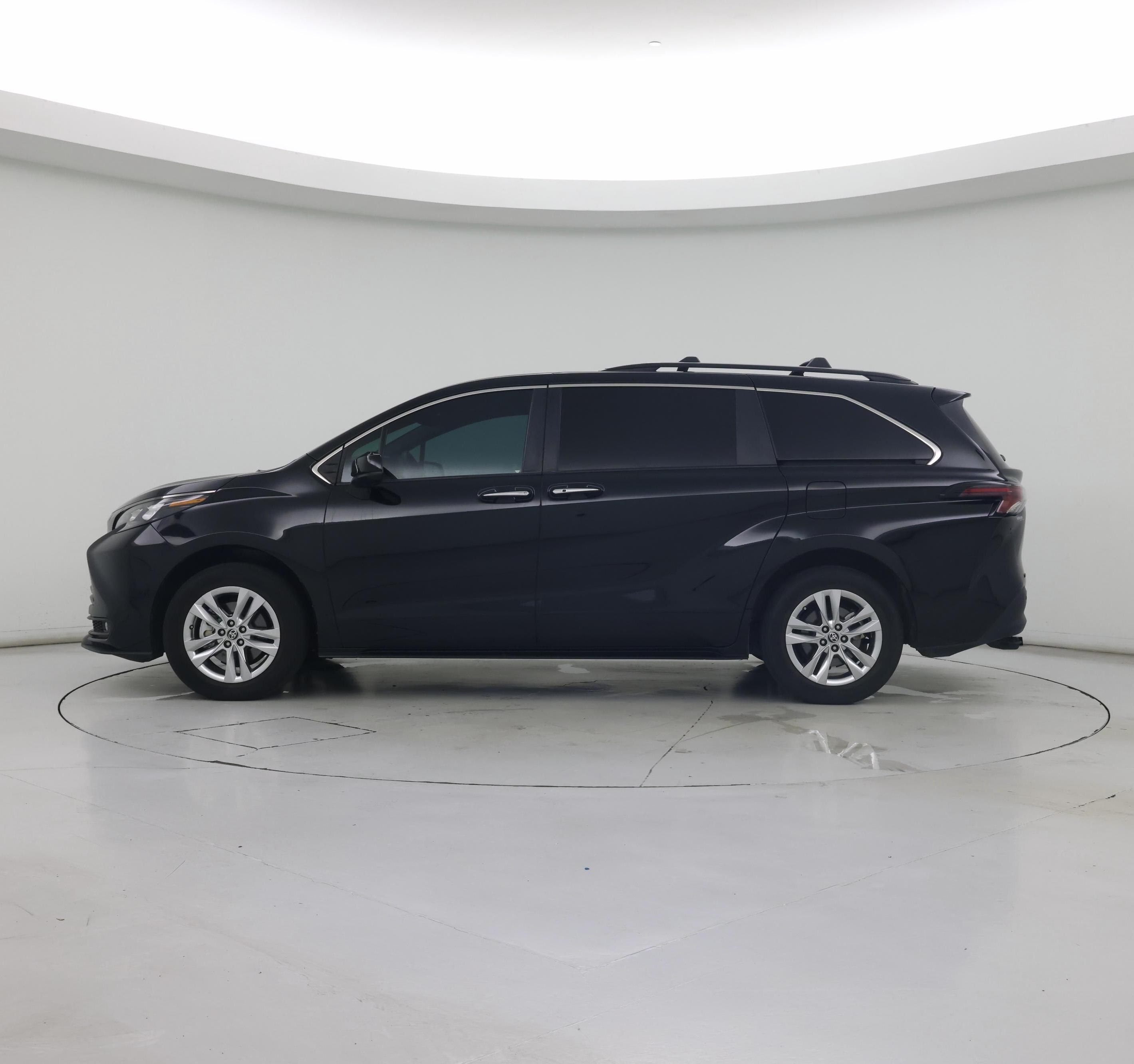 Thumbnail: 2023 Toyota Sienna - 3