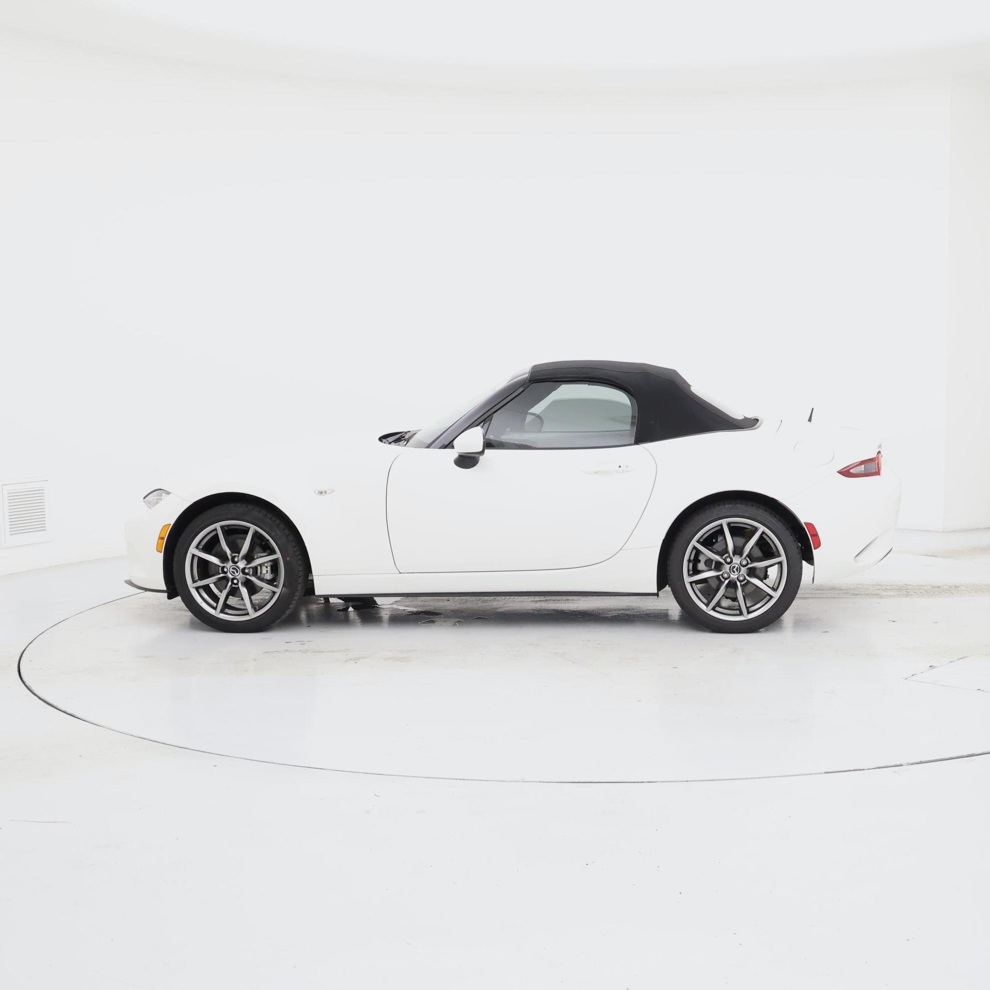 Thumbnail: 2022 Mazda MX-5 Miata - 3