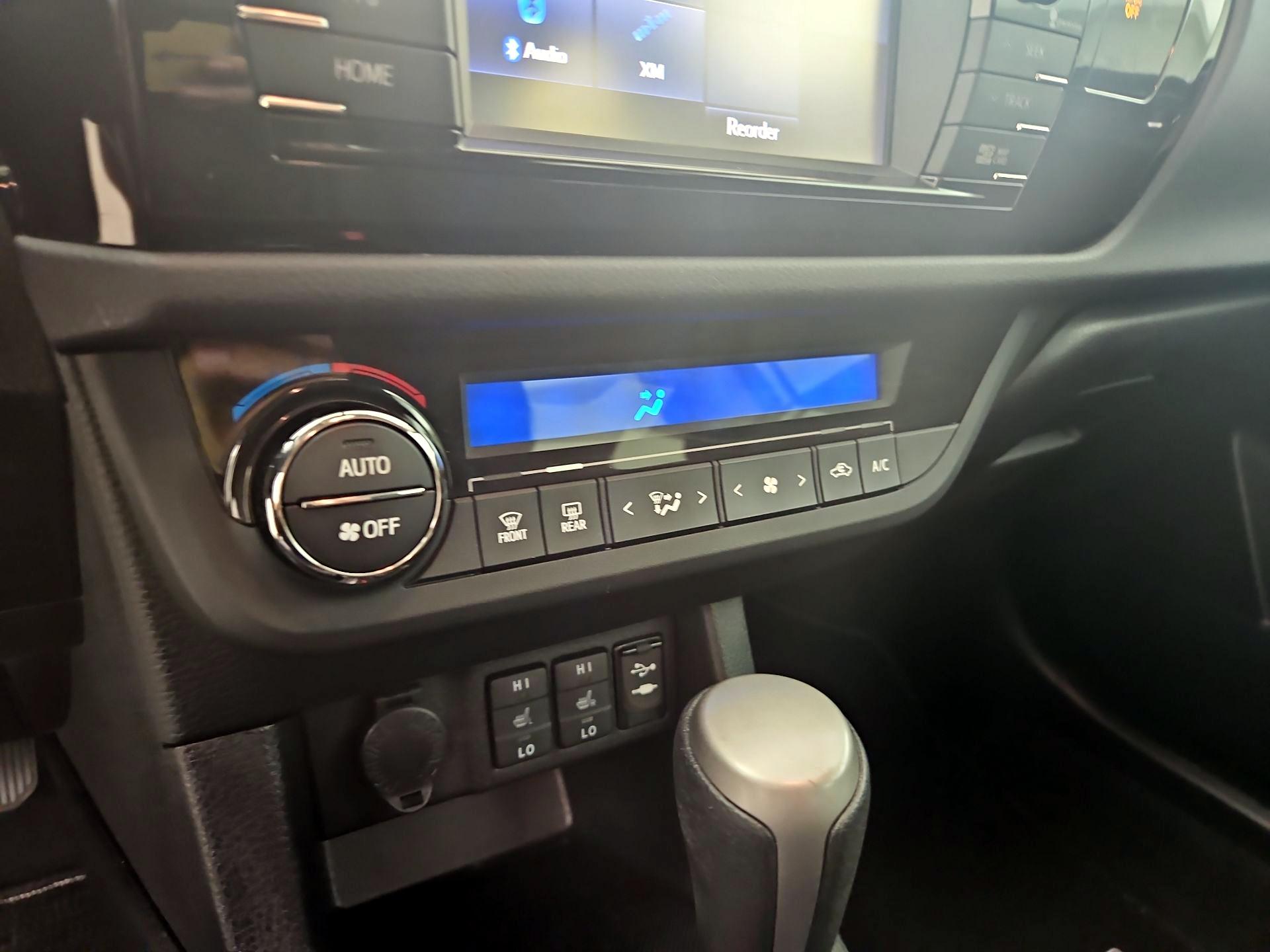 Thumbnail: 2016 Toyota Corolla - 16