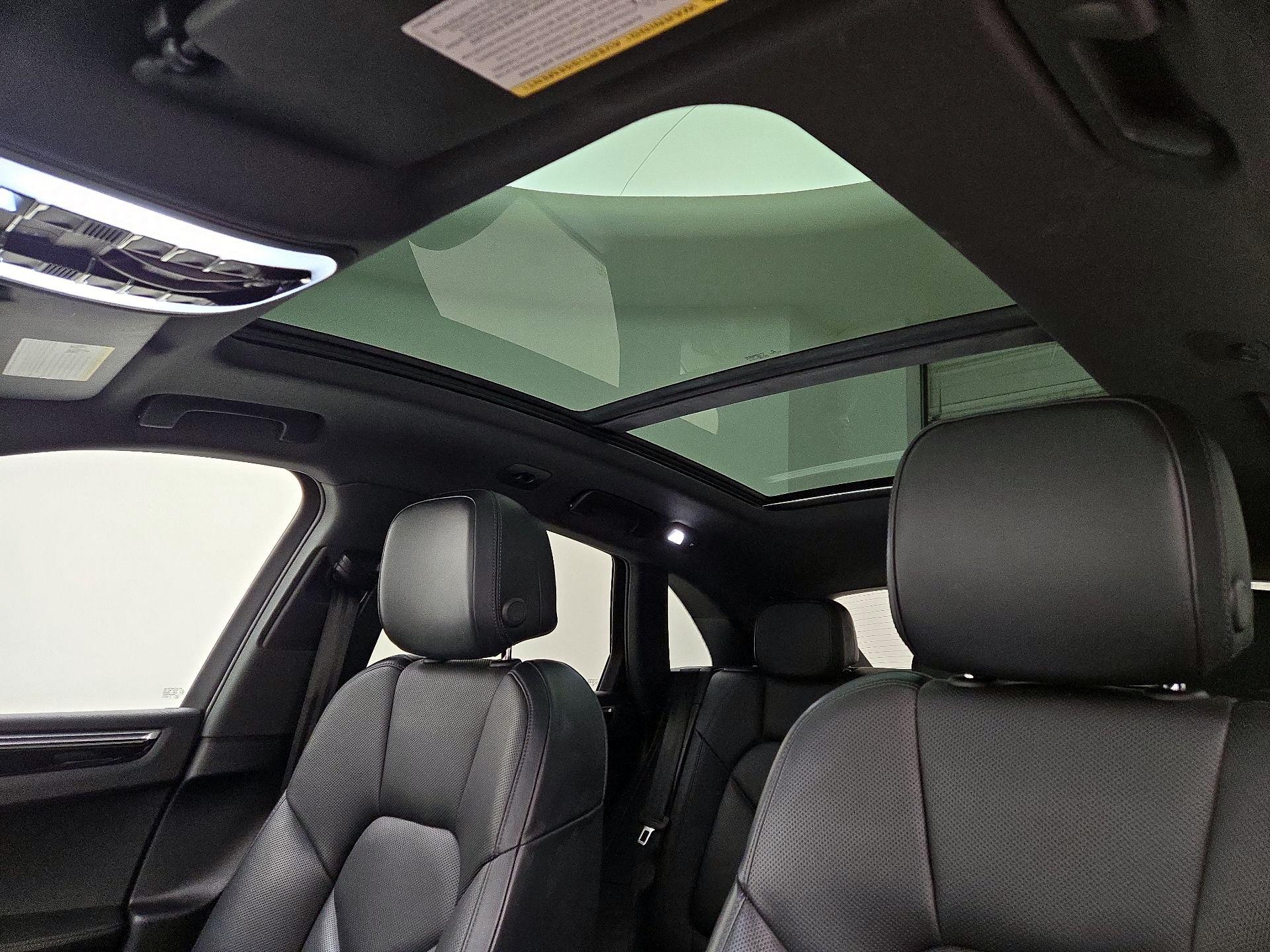 Thumbnail: 2021 Porsche Macan - 20