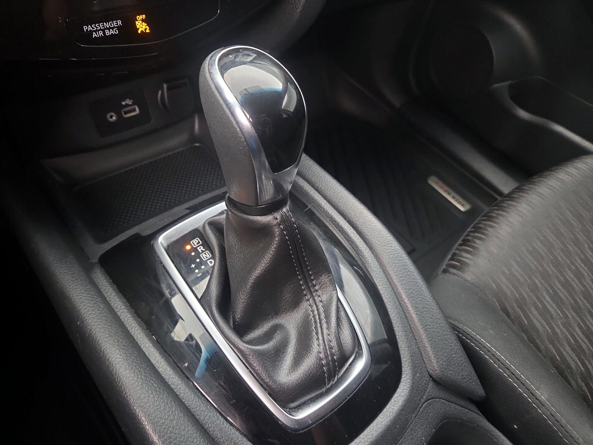 Thumbnail: 2018 Nissan Rogue - 17