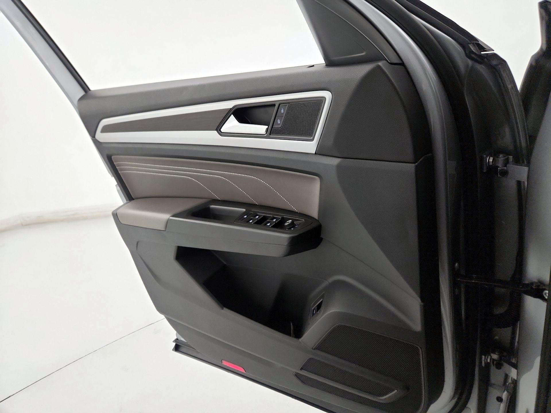 Thumbnail: 2022 Volkswagen Atlas - 12