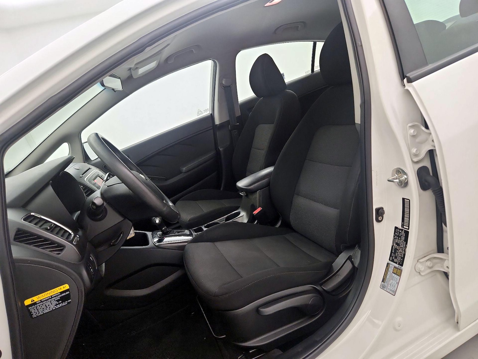 2017 Kia Forte LX - Photo 12