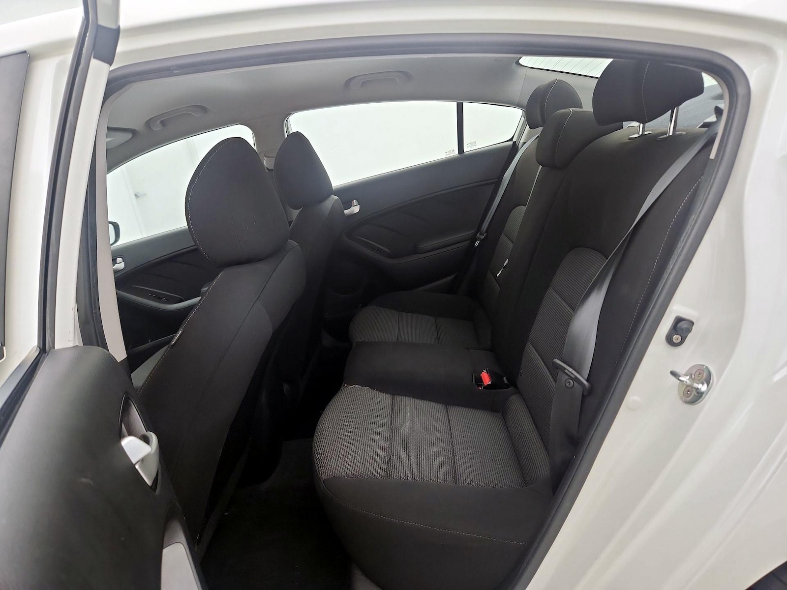 2017 Kia Forte LX - Photo 19
