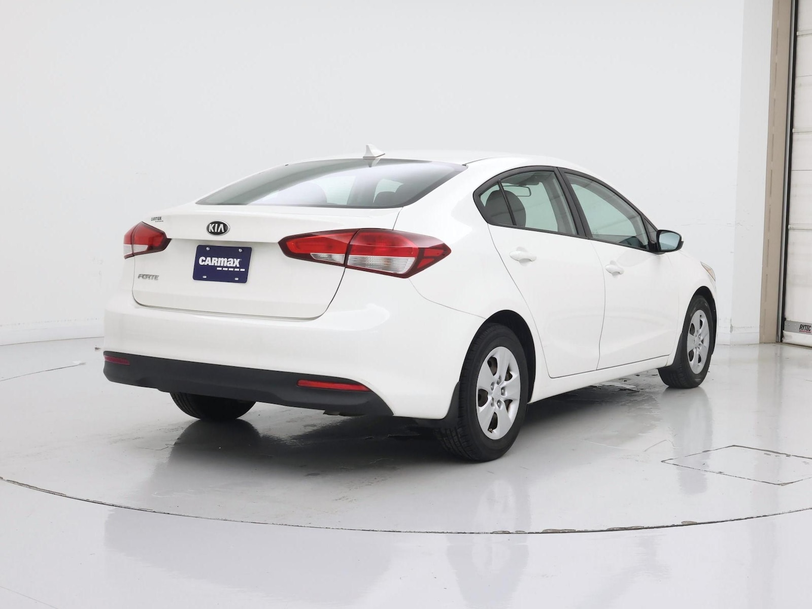 2017 Kia Forte LX - Photo 9